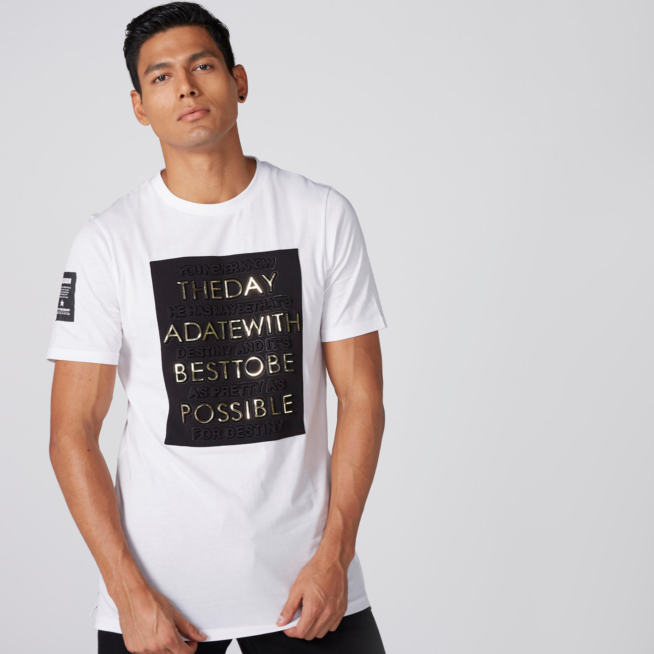 تيشيرت بياقة مستديرة وأكمام قصيرة وطبعات-men-clothing-tshirtsandpolos-tshirts-image-1