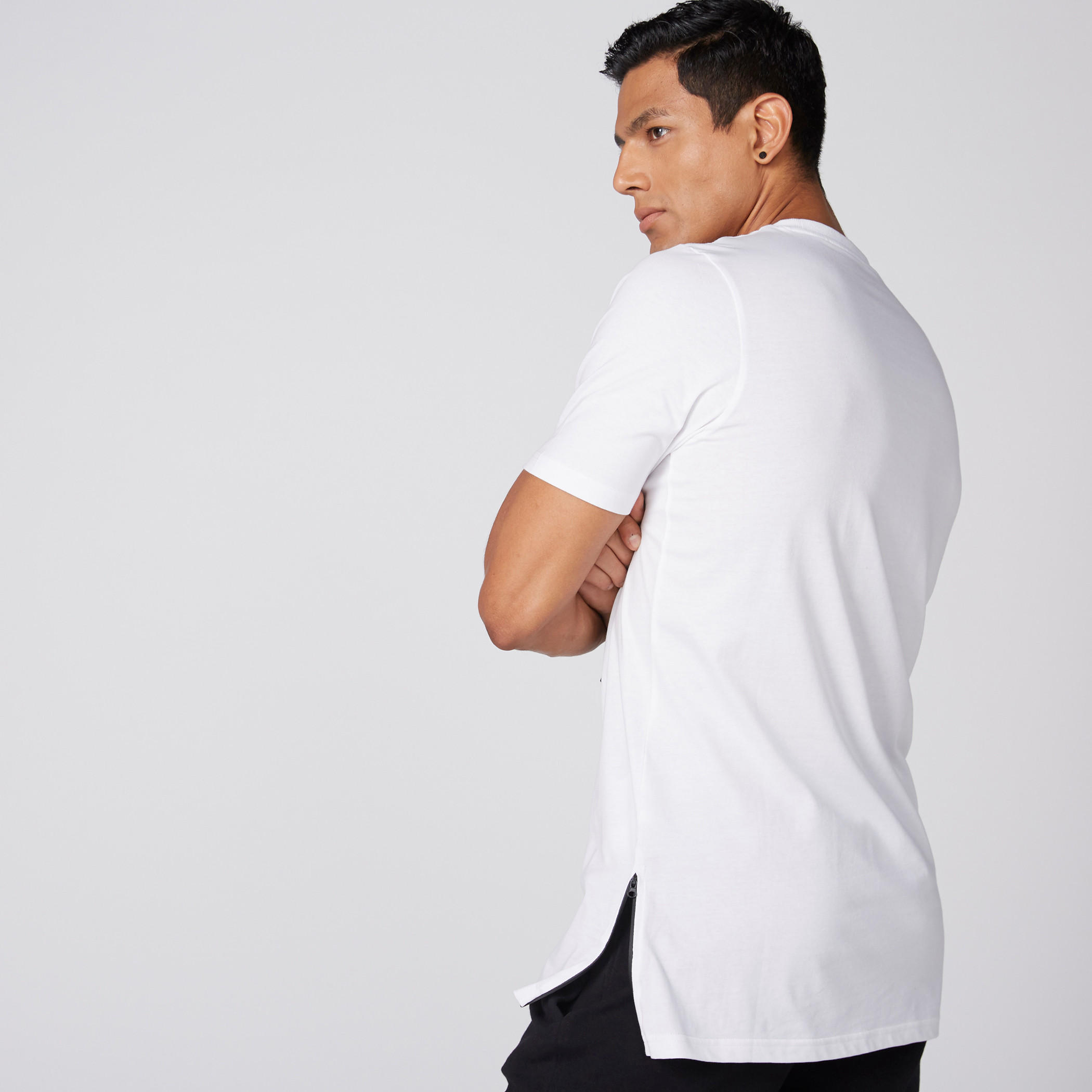 تيشيرت بياقة مستديرة وأكمام قصيرة وطبعات-men-clothing-tshirtsandpolos-tshirts-image-2