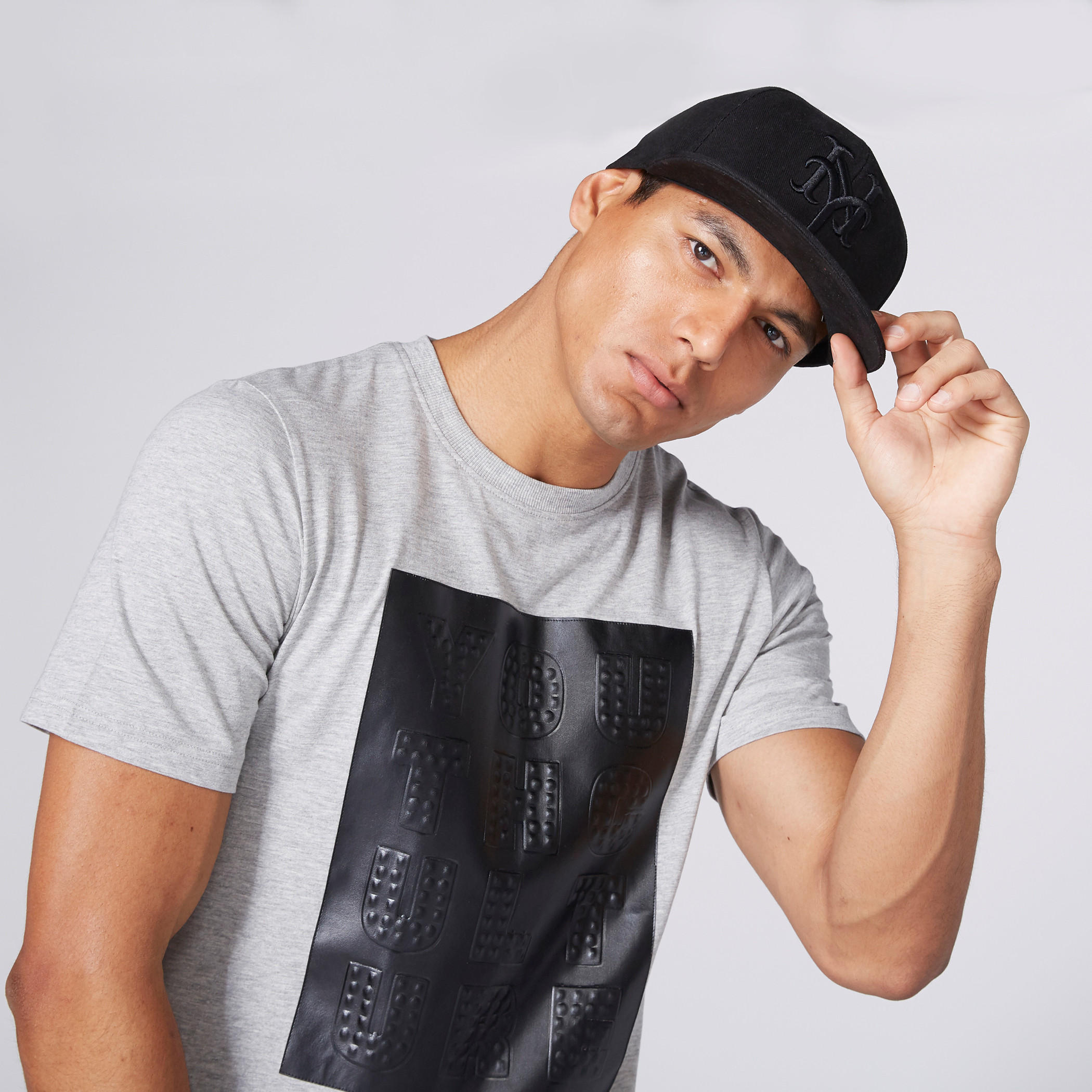 تيشيرت بياقة مستديرة وأكمام قصيرة وطبعات-men-clothing-tshirtsandpolos-tshirts-image-4