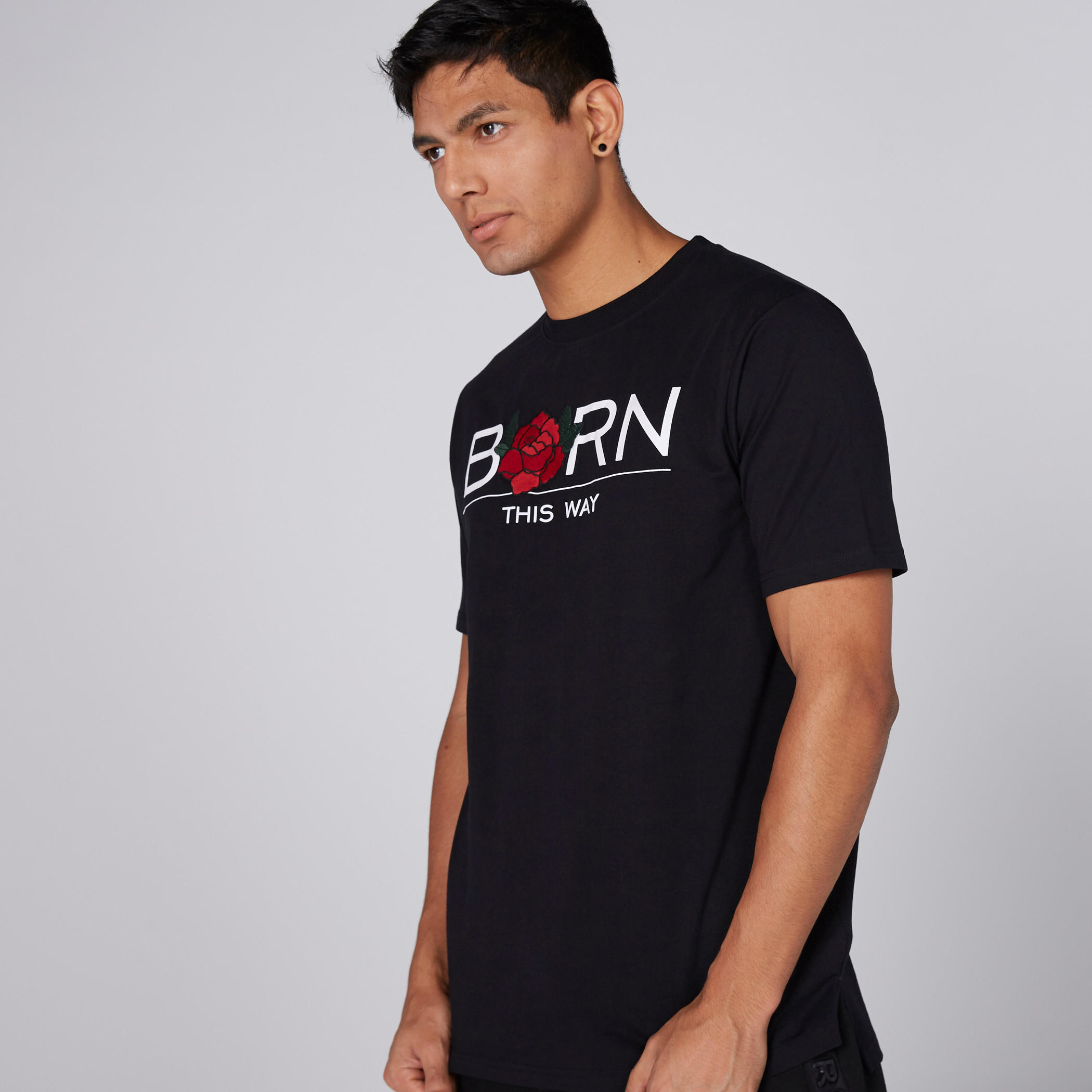 تيشيرت بياقة مستديرة وأكمام قصيرة وطبعات-men-clothing-tshirtsandpolos-tshirts-image-1