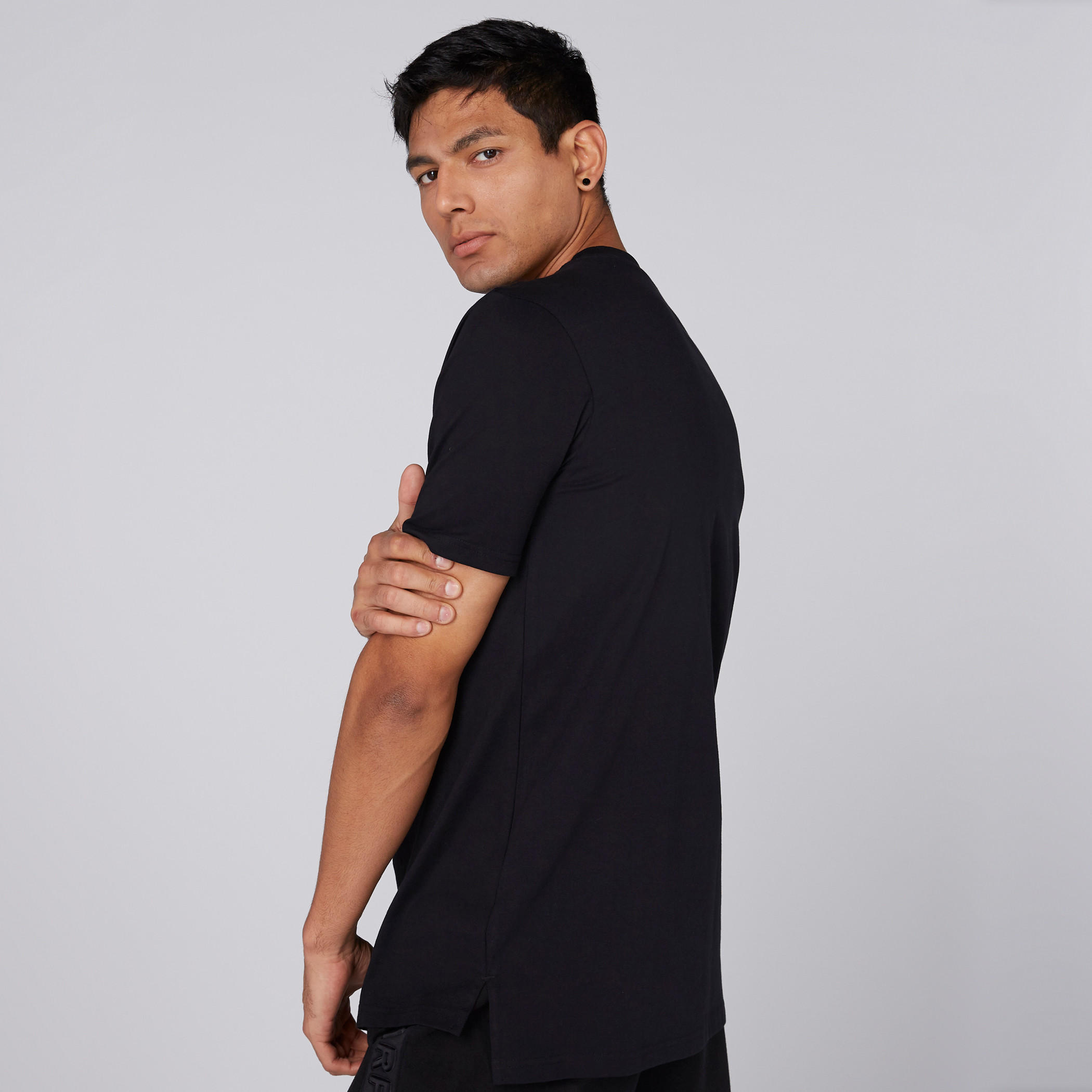 تيشيرت بياقة مستديرة وأكمام قصيرة وطبعات-men-clothing-tshirtsandpolos-tshirts-image-2