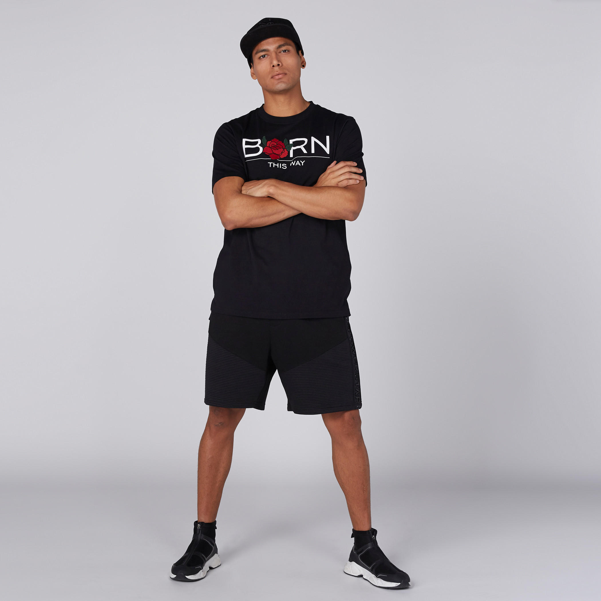 تيشيرت بياقة مستديرة وأكمام قصيرة وطبعات-men-clothing-tshirtsandpolos-tshirts-image-3