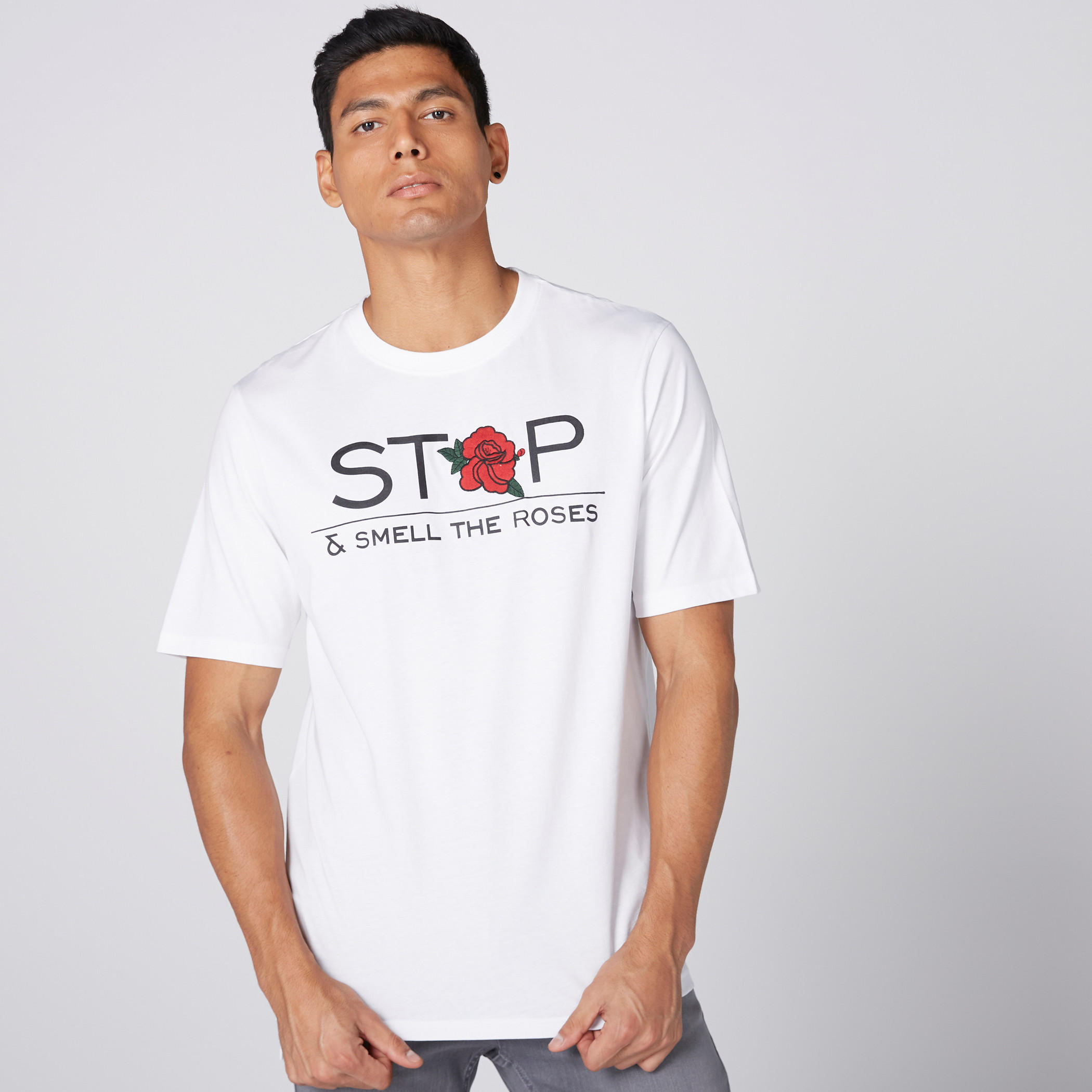 تيشيرت بياقة مستديرة وأكمام قصيرة وطبعات-men-clothing-tshirtsandpolos-tshirts-image-1