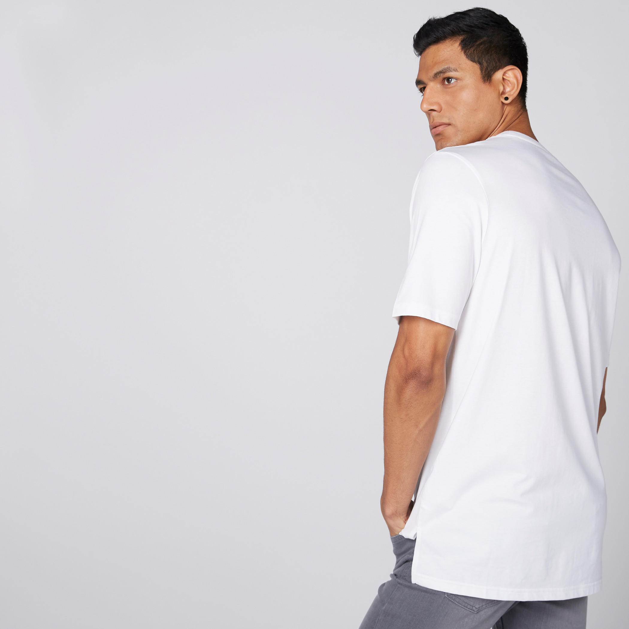 تيشيرت بياقة مستديرة وأكمام قصيرة وطبعات-men-clothing-tshirtsandpolos-tshirts-image-2