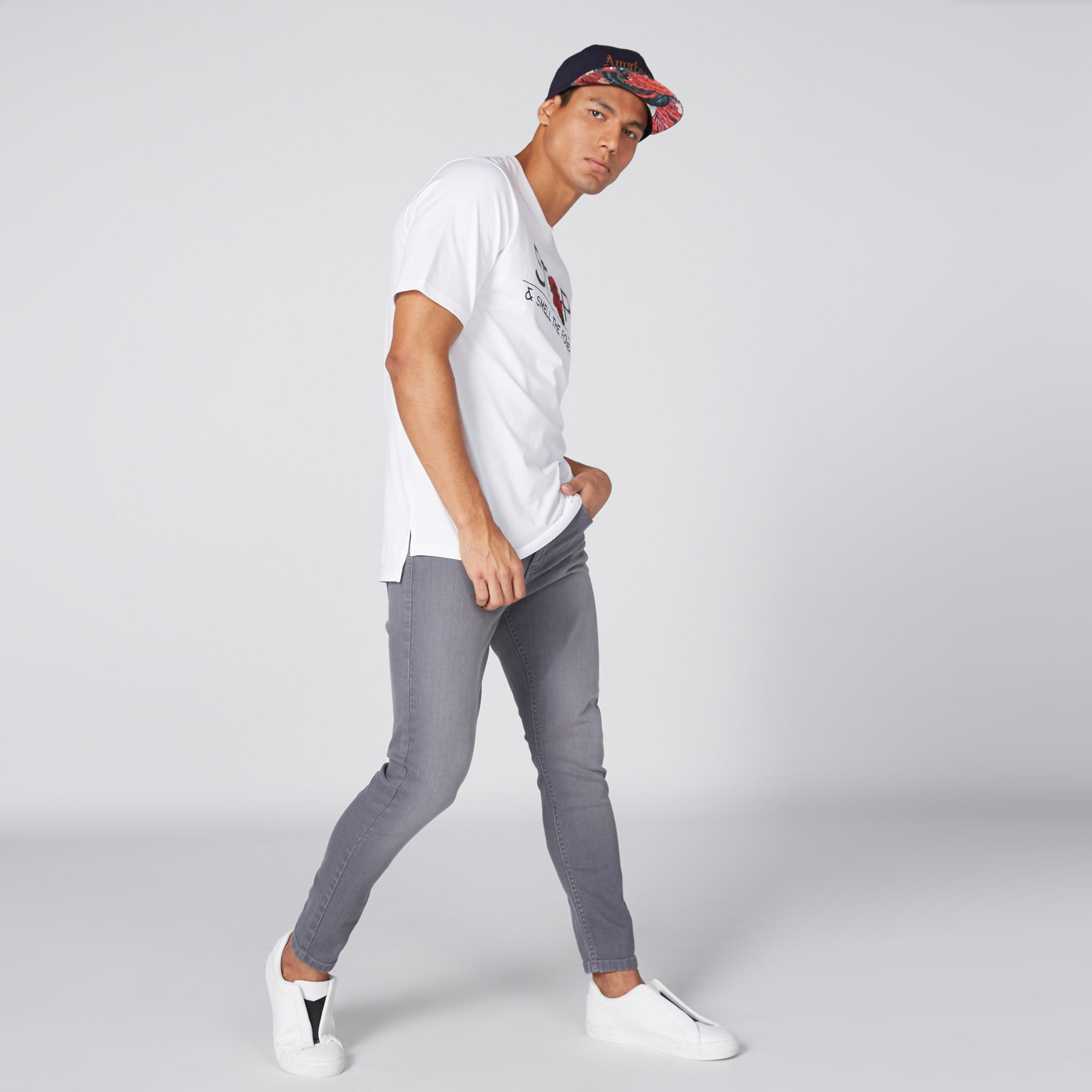 تيشيرت بياقة مستديرة وأكمام قصيرة وطبعات-men-clothing-tshirtsandpolos-tshirts-image-3