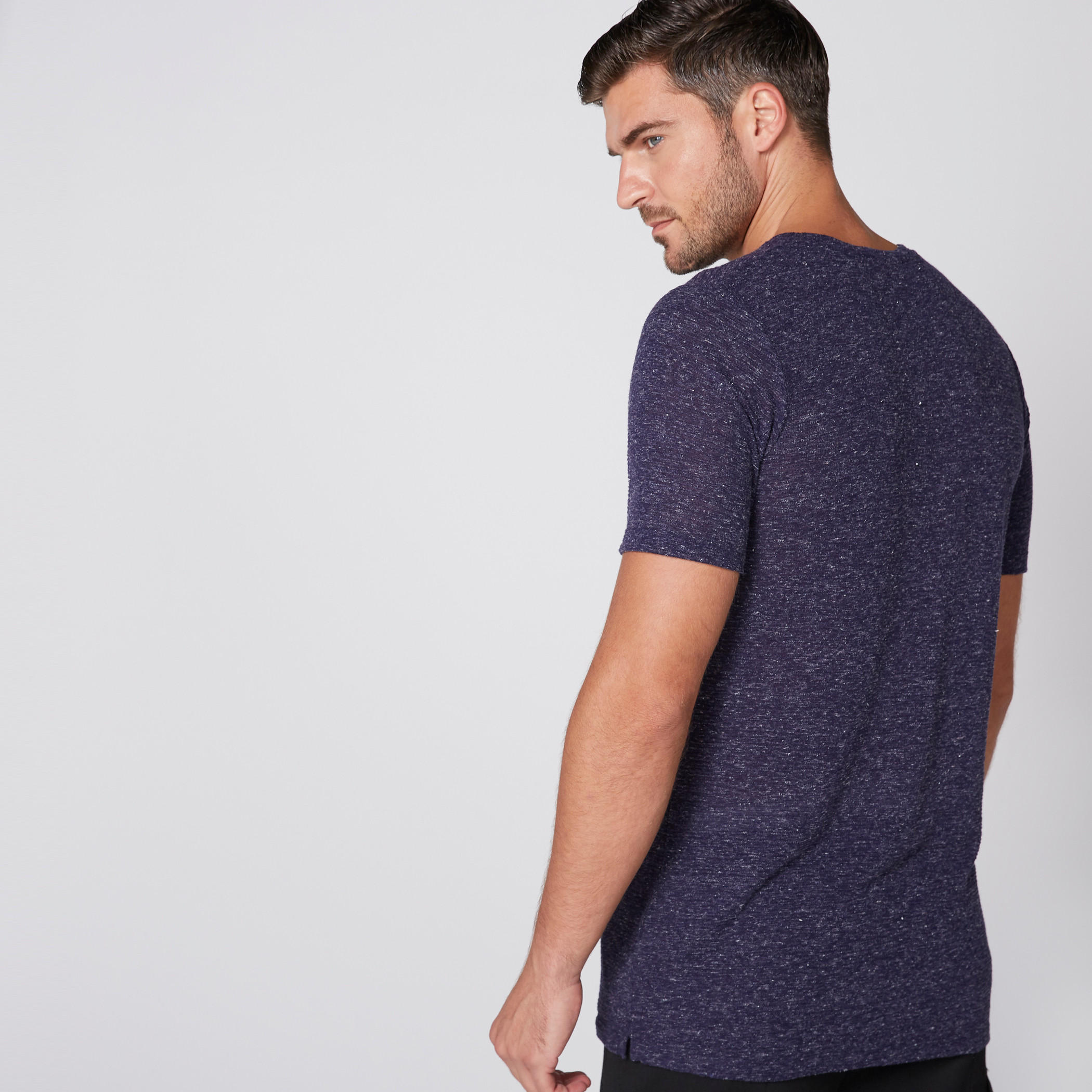 تيشيرت طويل بياقة مستديرة وأكمام قصيرة-men-clothing-tshirtsandpolos-tshirts-image-2