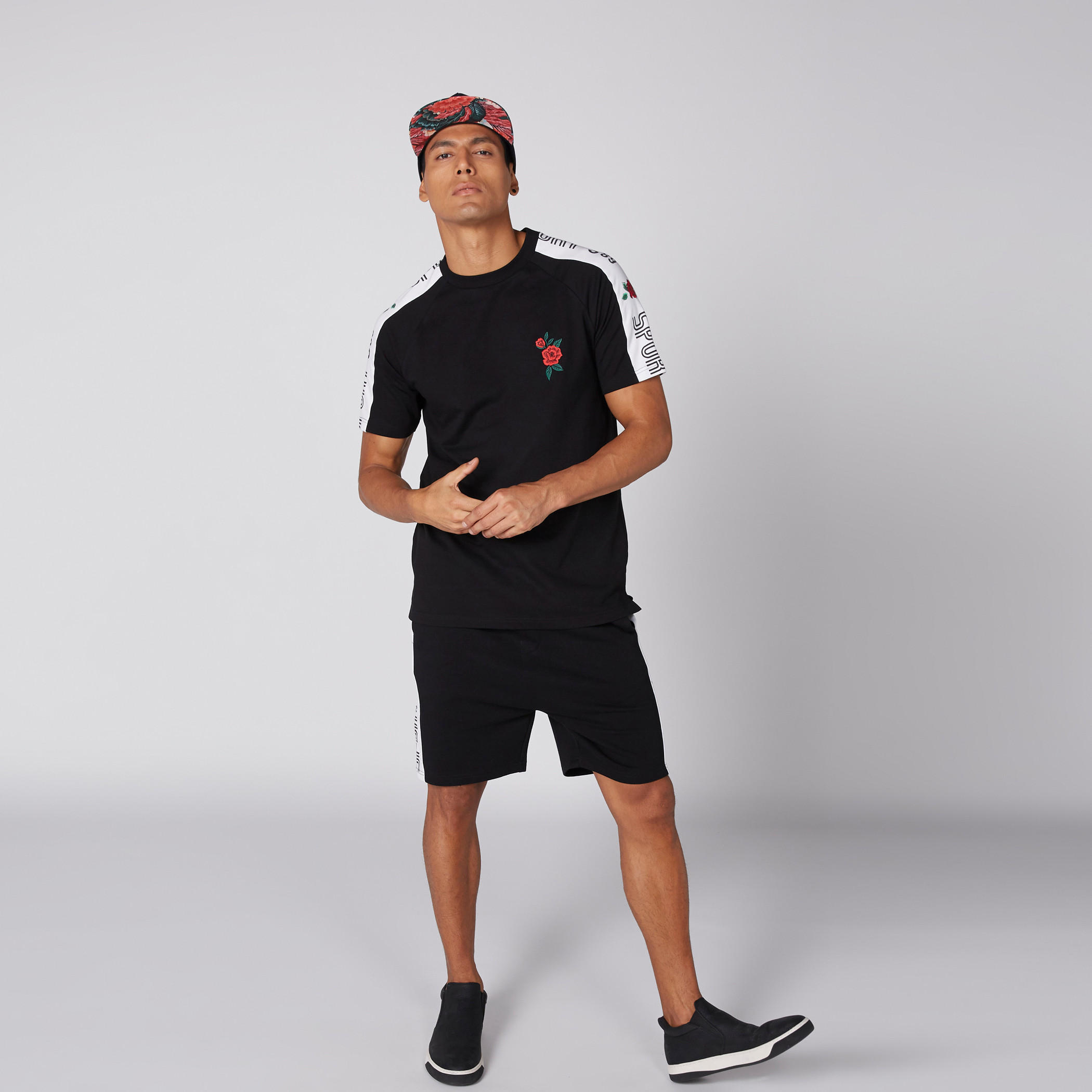 تيشيرت بياقة مستديرة وأكمام قصيرة وطبعات-men-clothing-tshirtsandpolos-tshirts-image-4