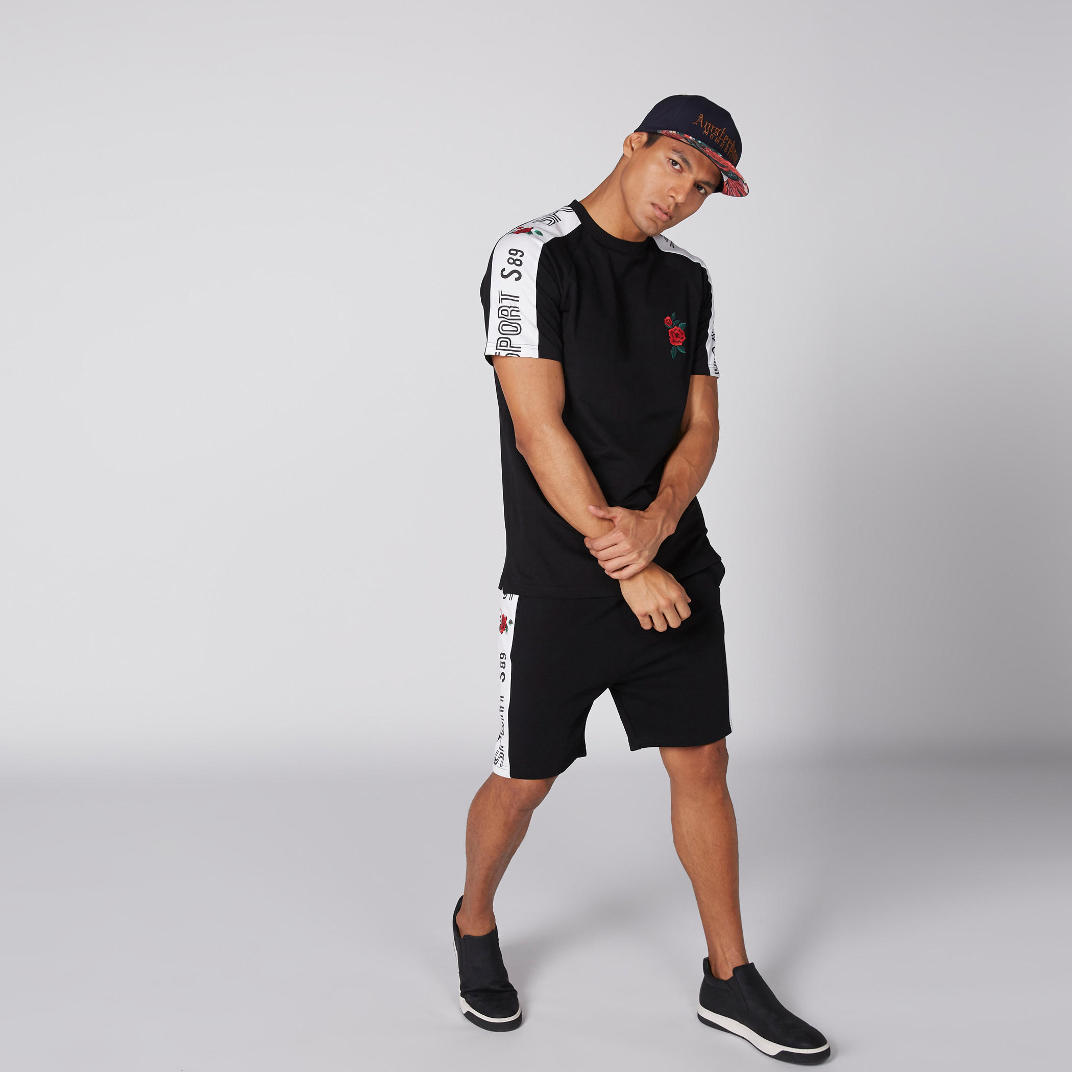 تيشيرت بياقة مستديرة وأكمام قصيرة وطبعات-men-clothing-tshirtsandpolos-tshirts-image-6