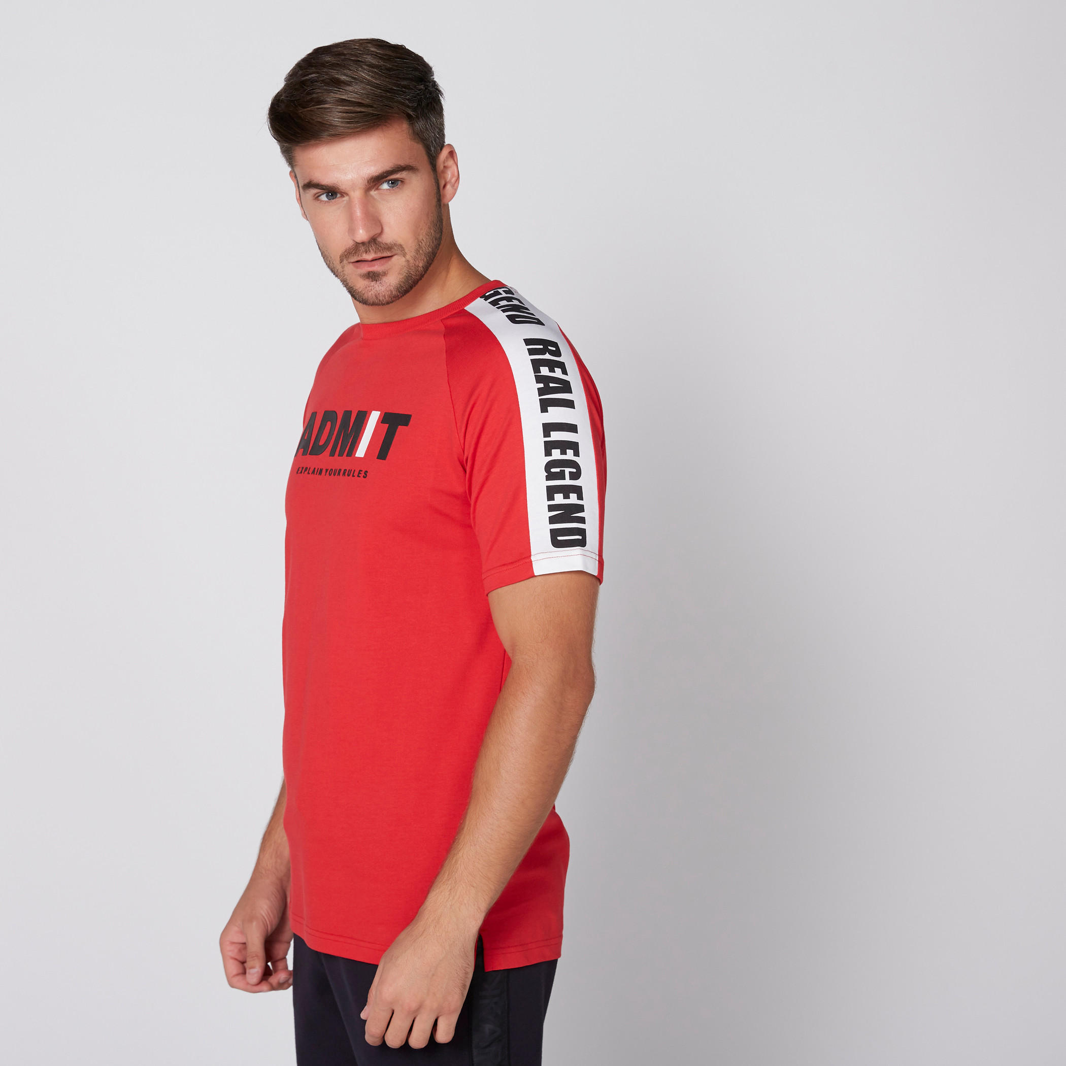 تيشيرت بياقة ضيّقة وأكمام قصيرة وطبعات-men-clothing-tshirtsandpolos-tshirts-image-2