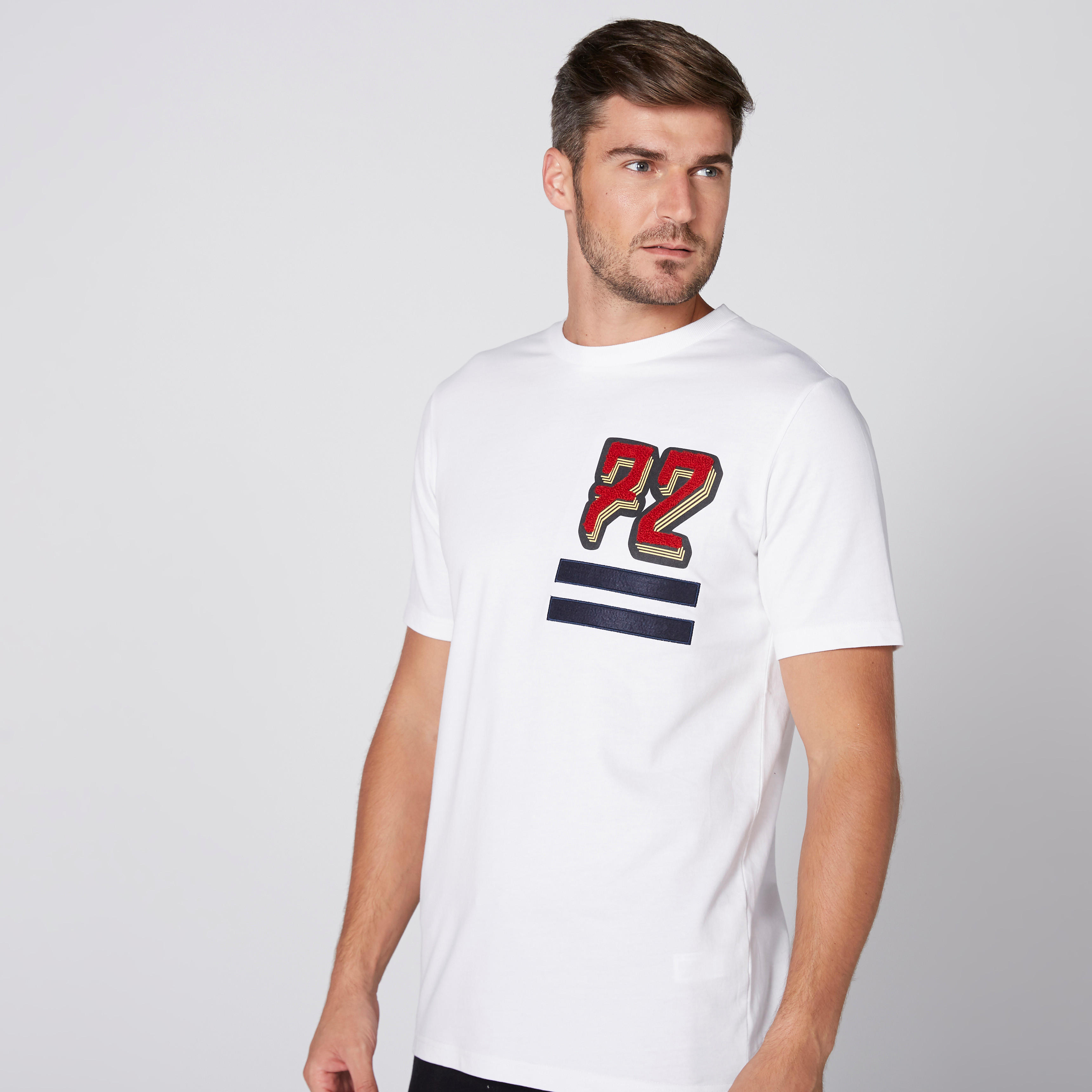 تيشيرت بياقة ضيّقة وأكمام قصيرة وطبعات-men-clothing-tshirtsandpolos-tshirts-image-2