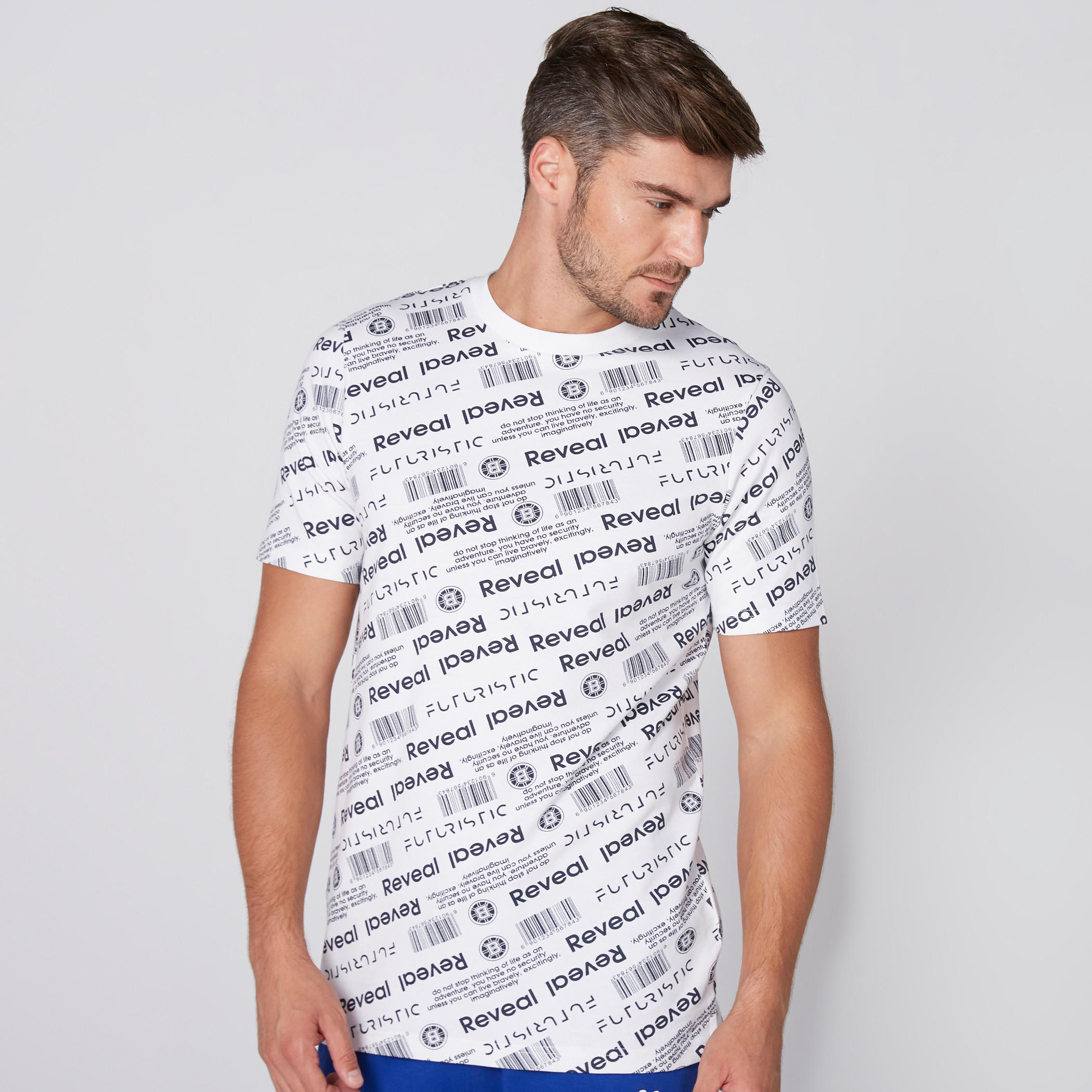 تيشيرت بياقة ضيقة وأكمام قصيرة وطبعات-men-clothing-tshirtsandpolos-tshirts-image-1
