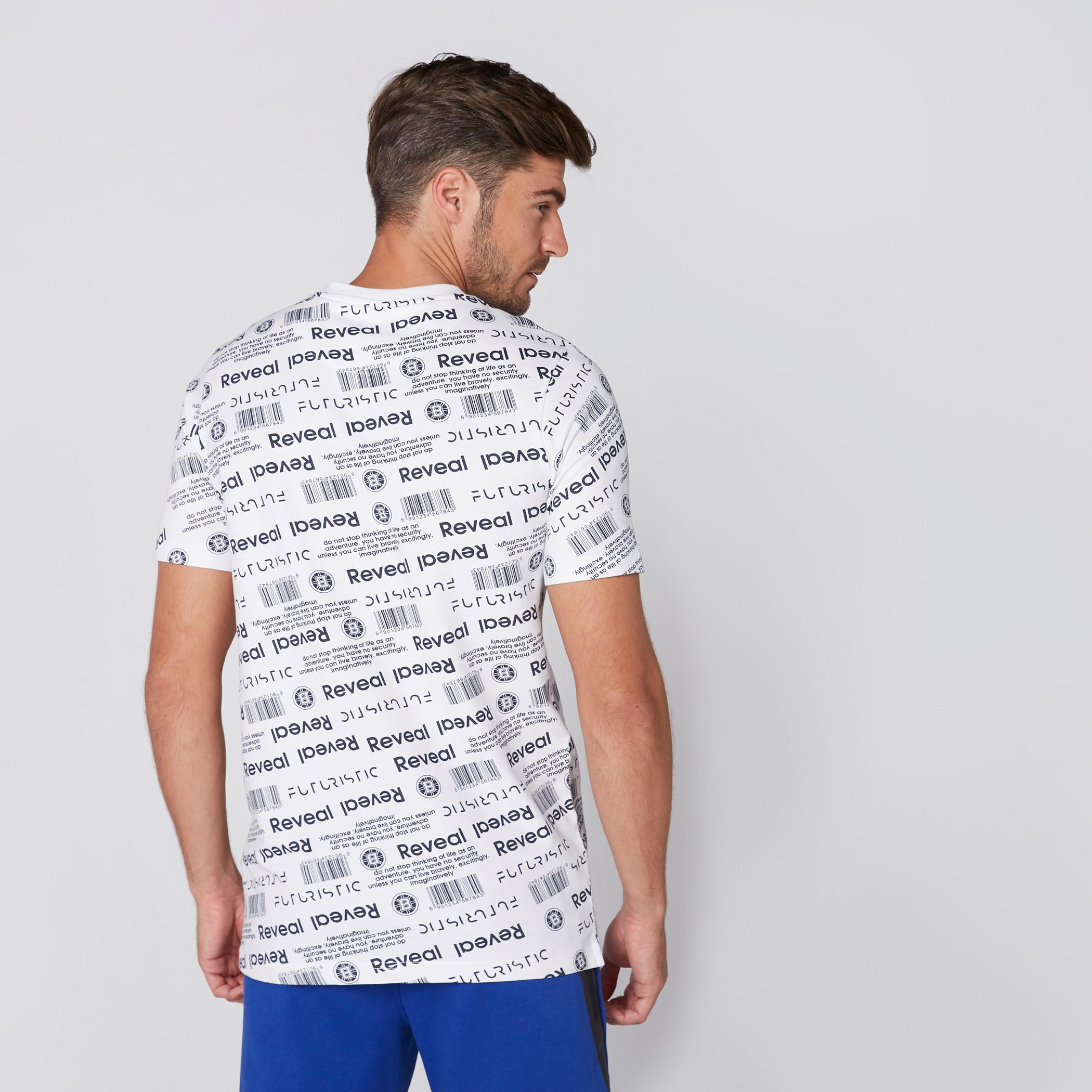تيشيرت بياقة ضيقة وأكمام قصيرة وطبعات-men-clothing-tshirtsandpolos-tshirts-image-2