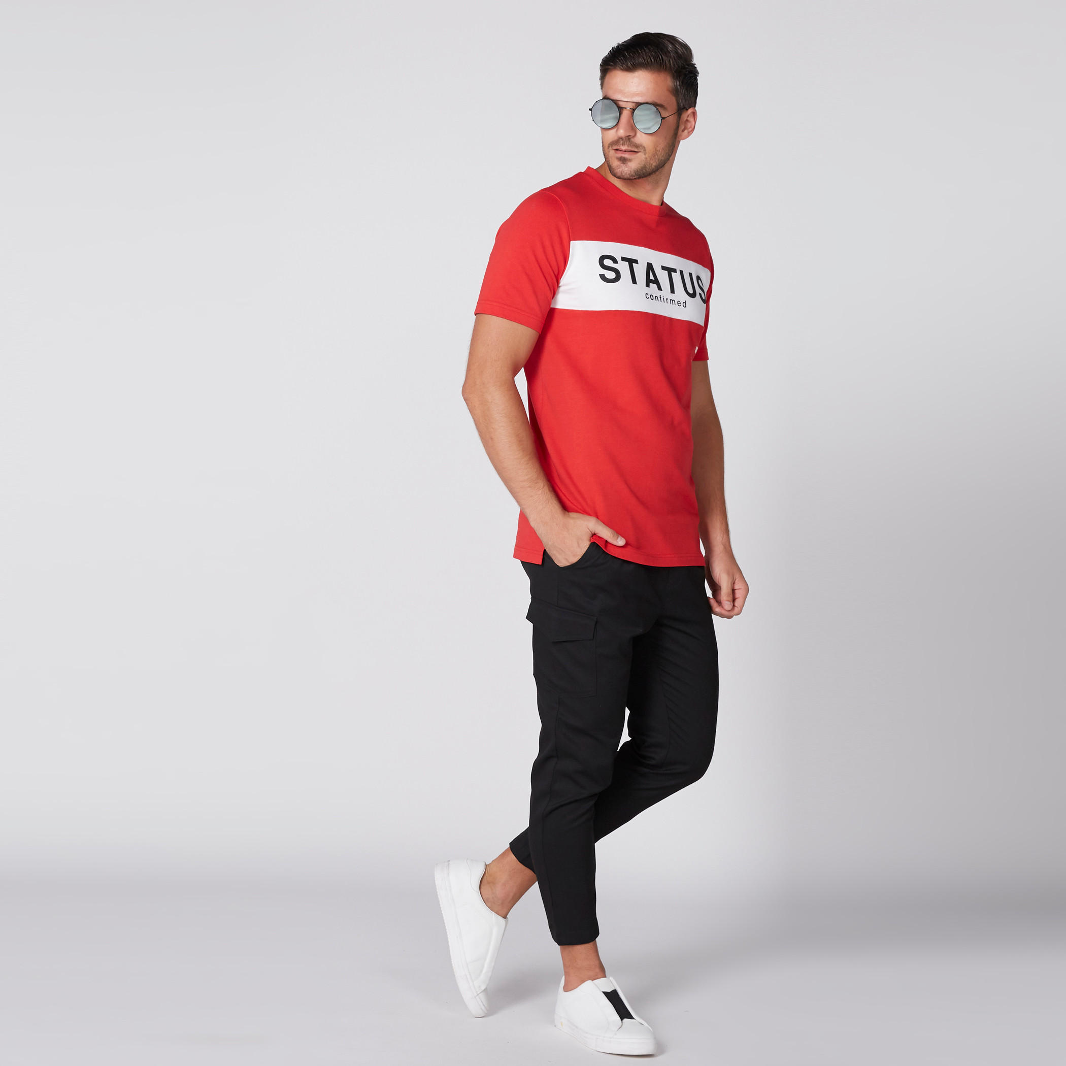 تيشيرت بياقة ضيّقة وأكمام قصيرة وطبعات-men-clothing-tshirtsandpolos-tshirts-image-2