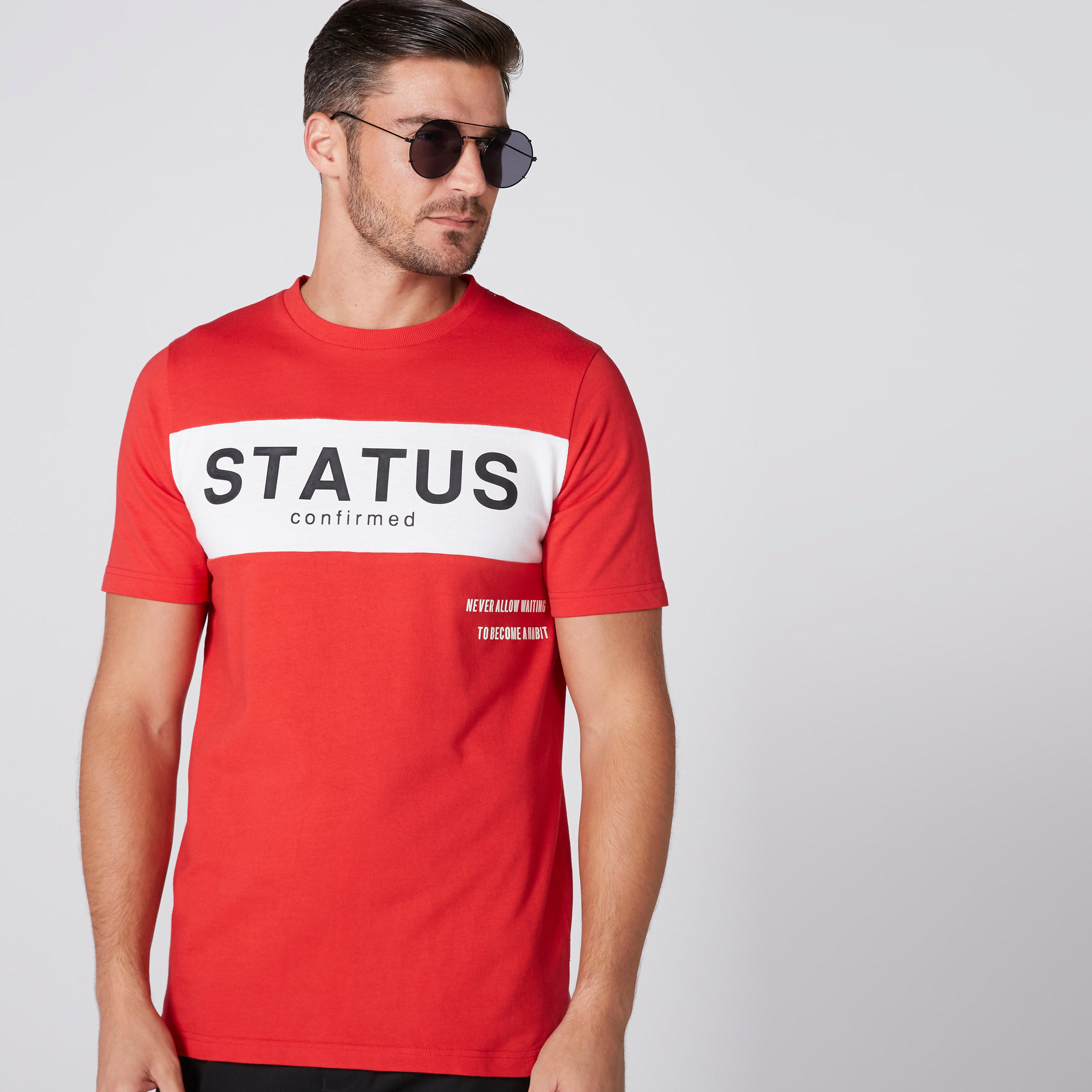 تيشيرت بياقة ضيّقة وأكمام قصيرة وطبعات-men-clothing-tshirtsandpolos-tshirts-image-3