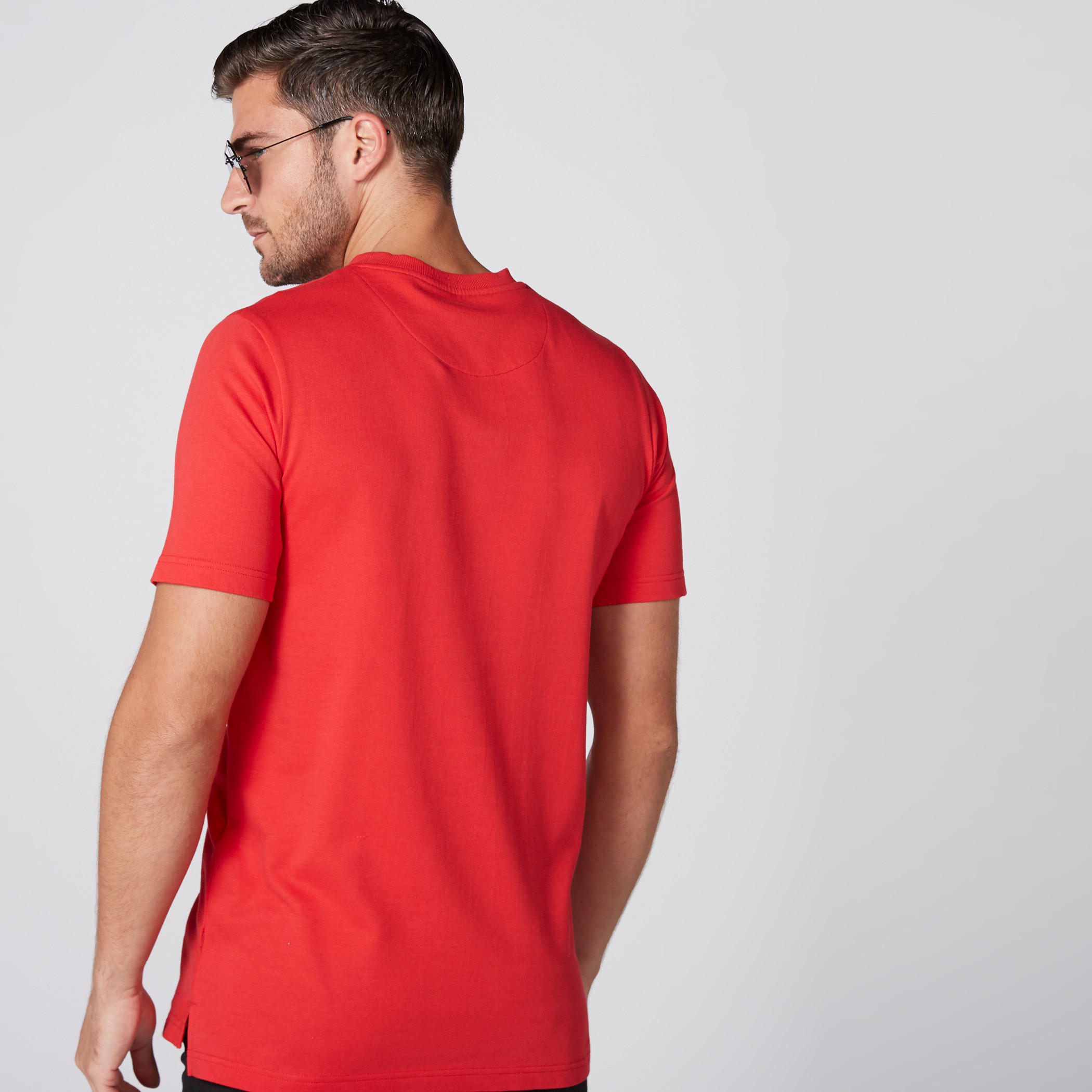 تيشيرت بياقة ضيّقة وأكمام قصيرة وطبعات-men-clothing-tshirtsandpolos-tshirts-image-4