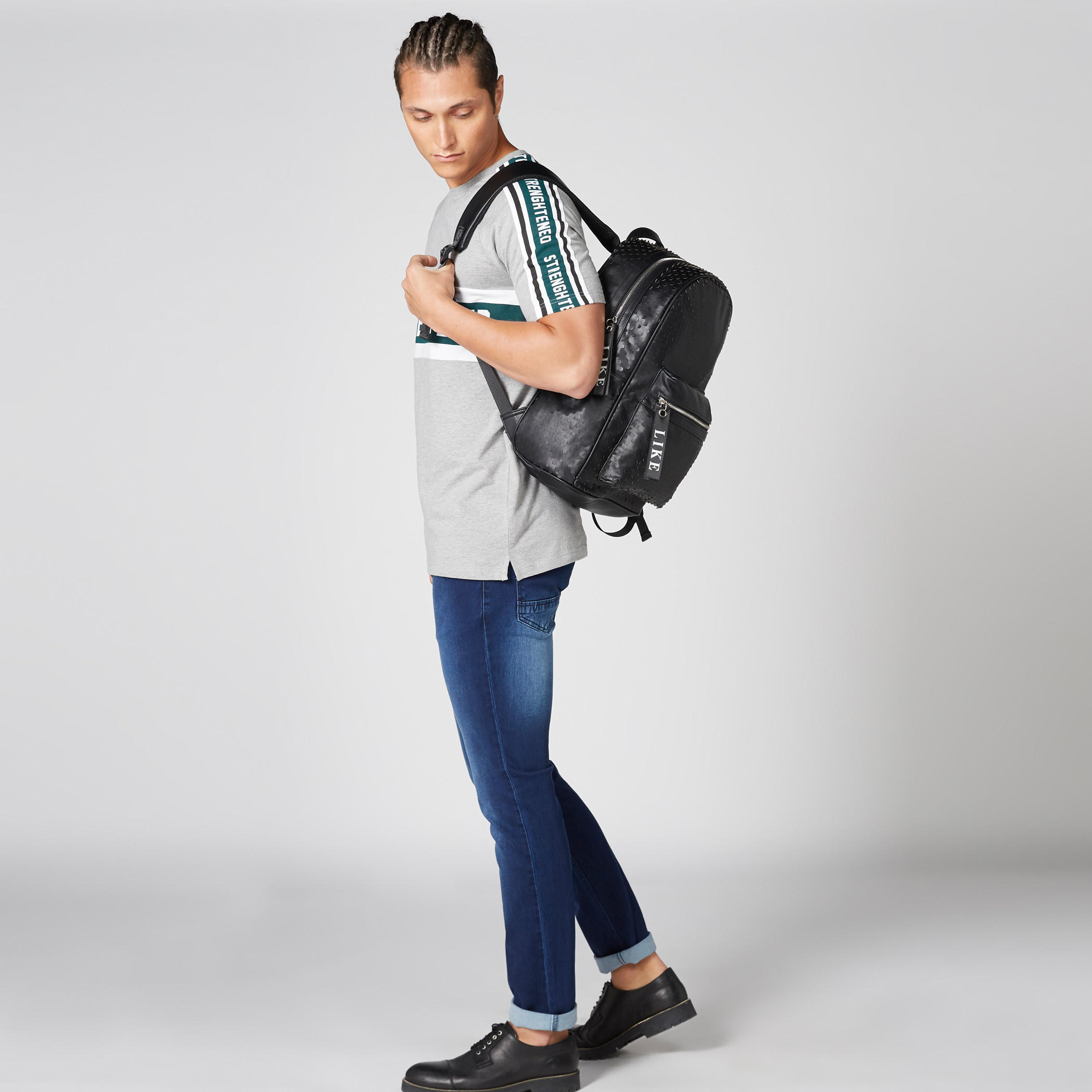 تيشيرت بياقة ضيّقة وأكمام قصيرة وطبعات-men-clothing-tshirtsandpolos-tshirts-image-1