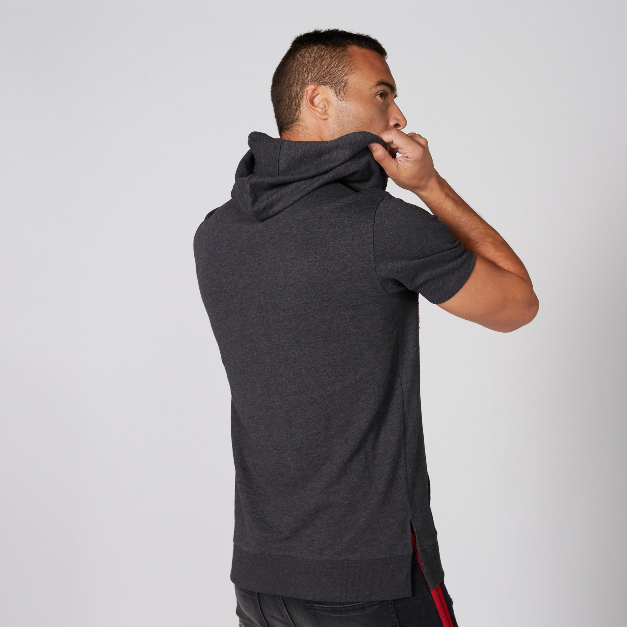 سويت شيرت بأكمام قصيرة وتزيينات وقبعة-men-clothing-tshirtsandpolos-tshirts-image-2