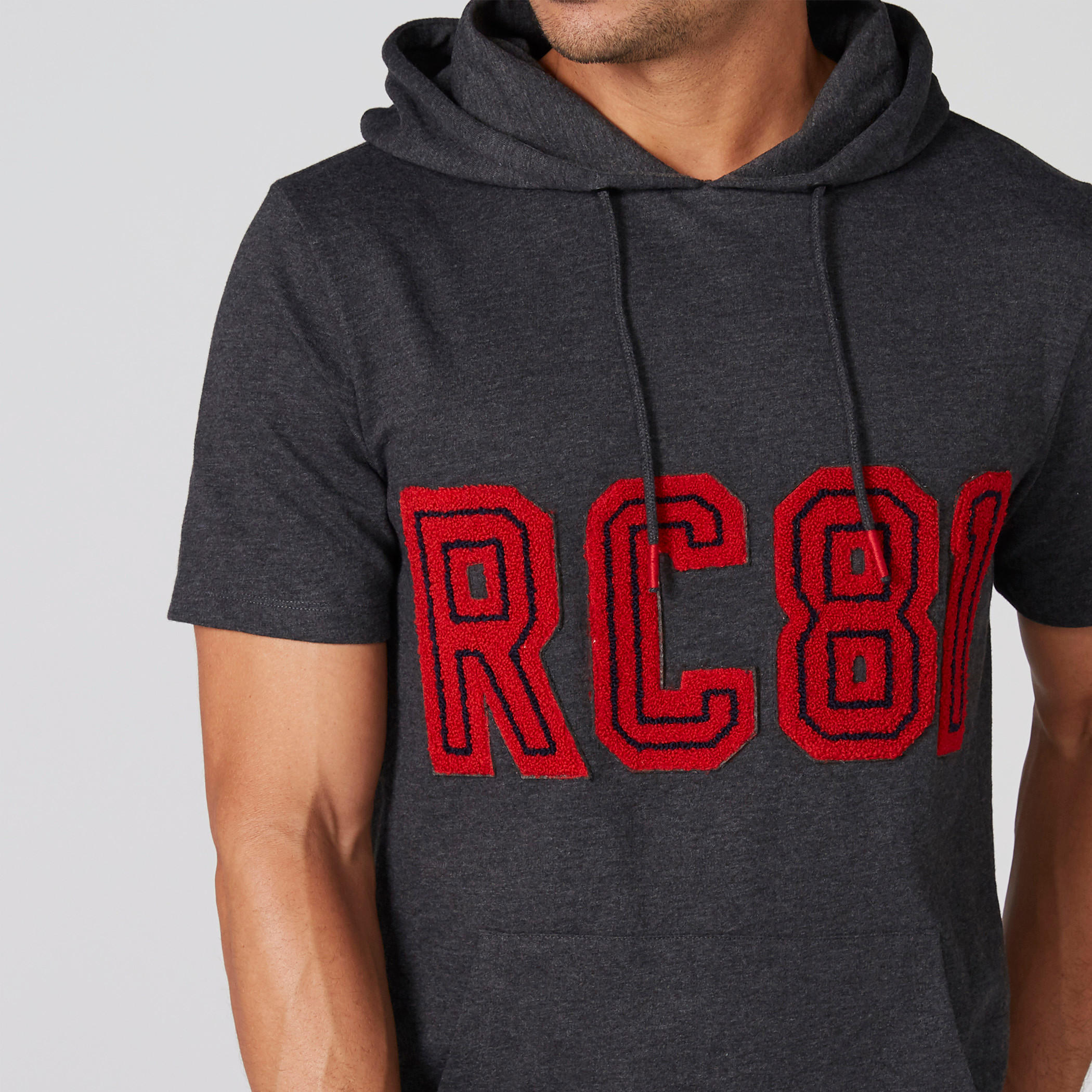سويت شيرت بأكمام قصيرة وتزيينات وقبعة-men-clothing-tshirtsandpolos-tshirts-image-4