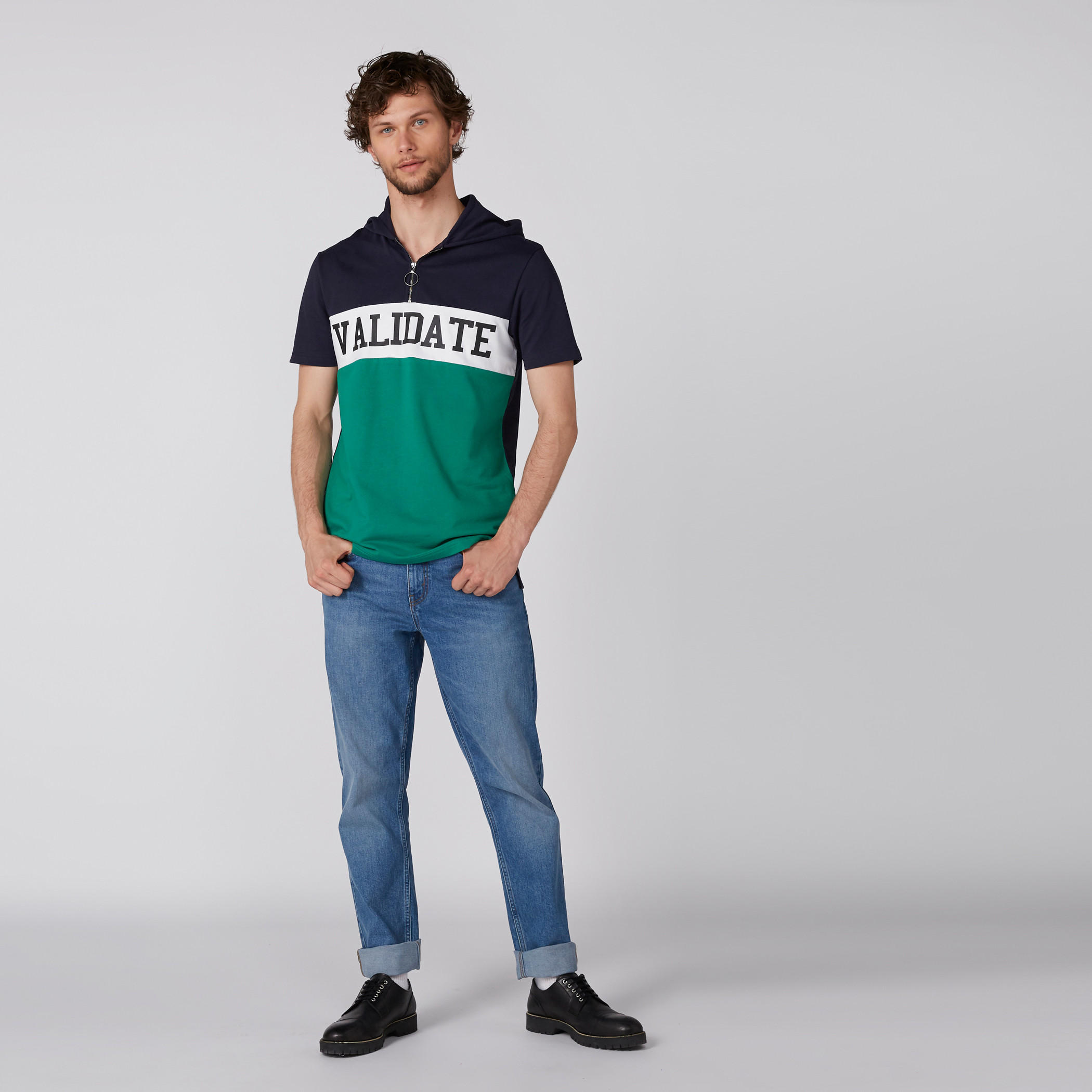 تيشيرت بأكمام قصيرة وطبعات مع قبعة-men-clothing-tshirtsandpolos-tshirts-image-4