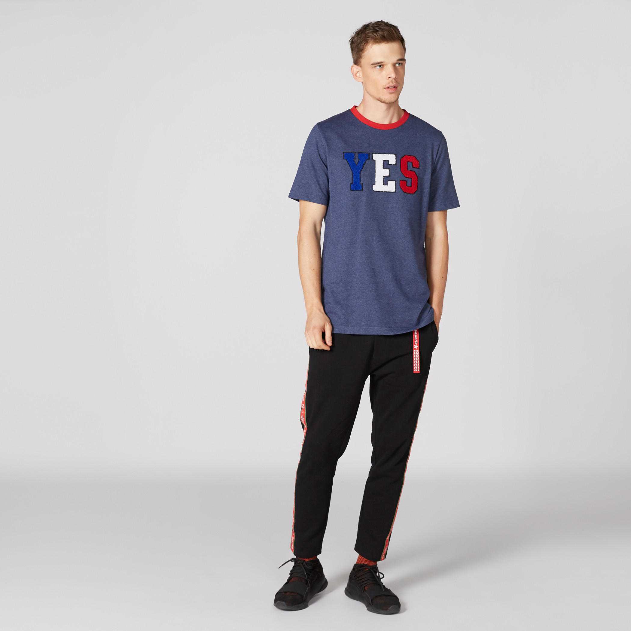 تيشيرت مطرز بأكمام قصيرة وتزيينات-men-clothing-tshirtsandpolos-tshirts-image-3