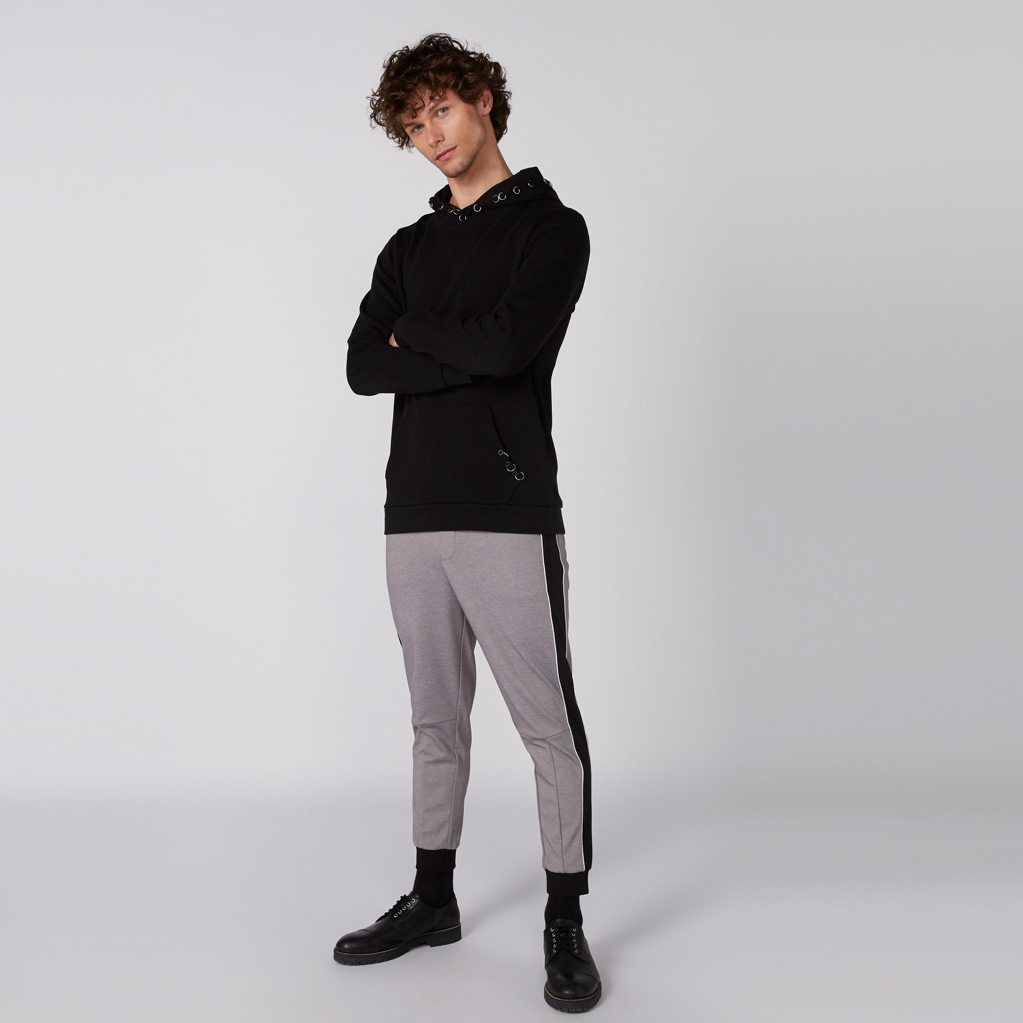 بنطال رياضي برباط وجيوب-men-clothing-bottoms-joggers-image-1