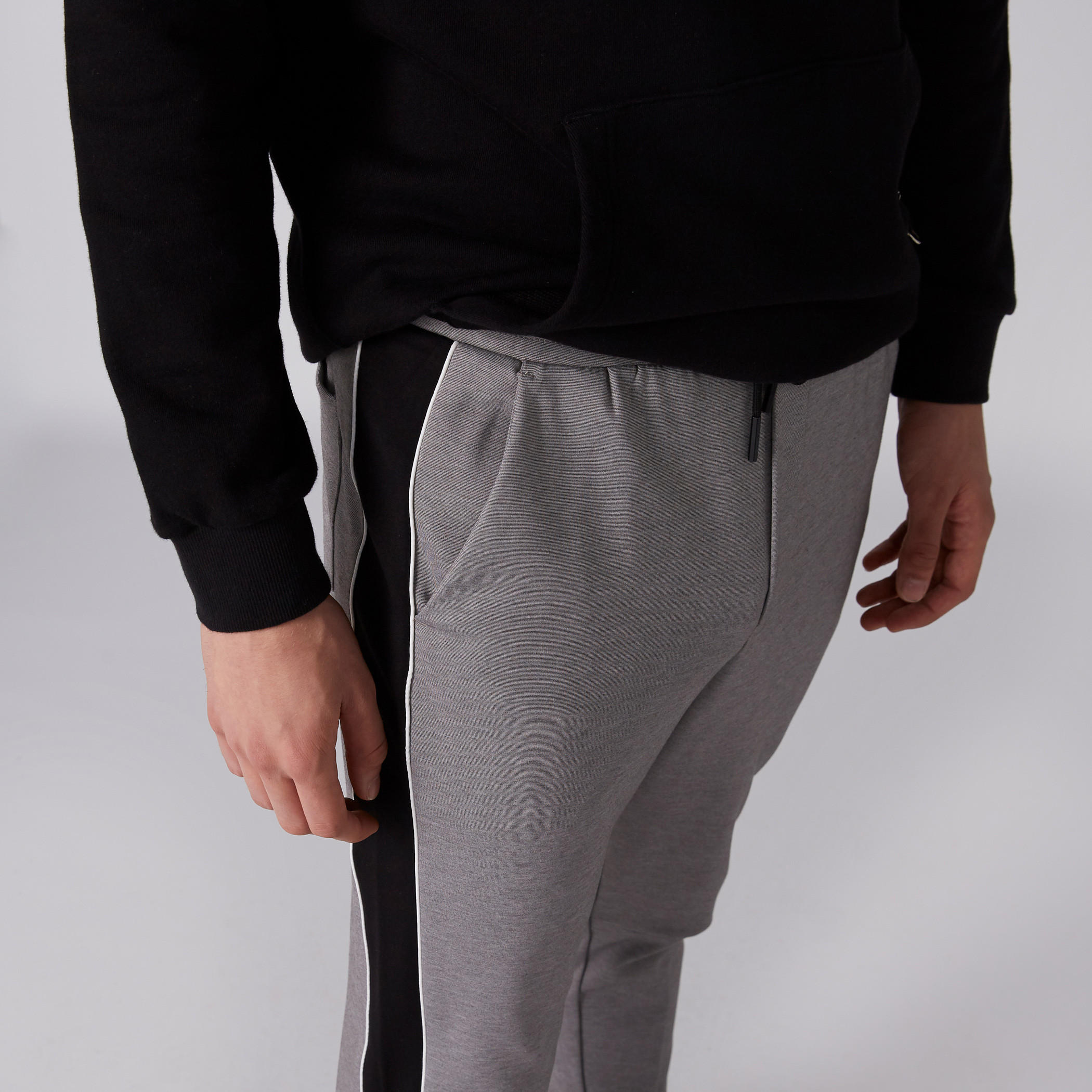 بنطال رياضي برباط وجيوب-men-clothing-bottoms-joggers-image-4
