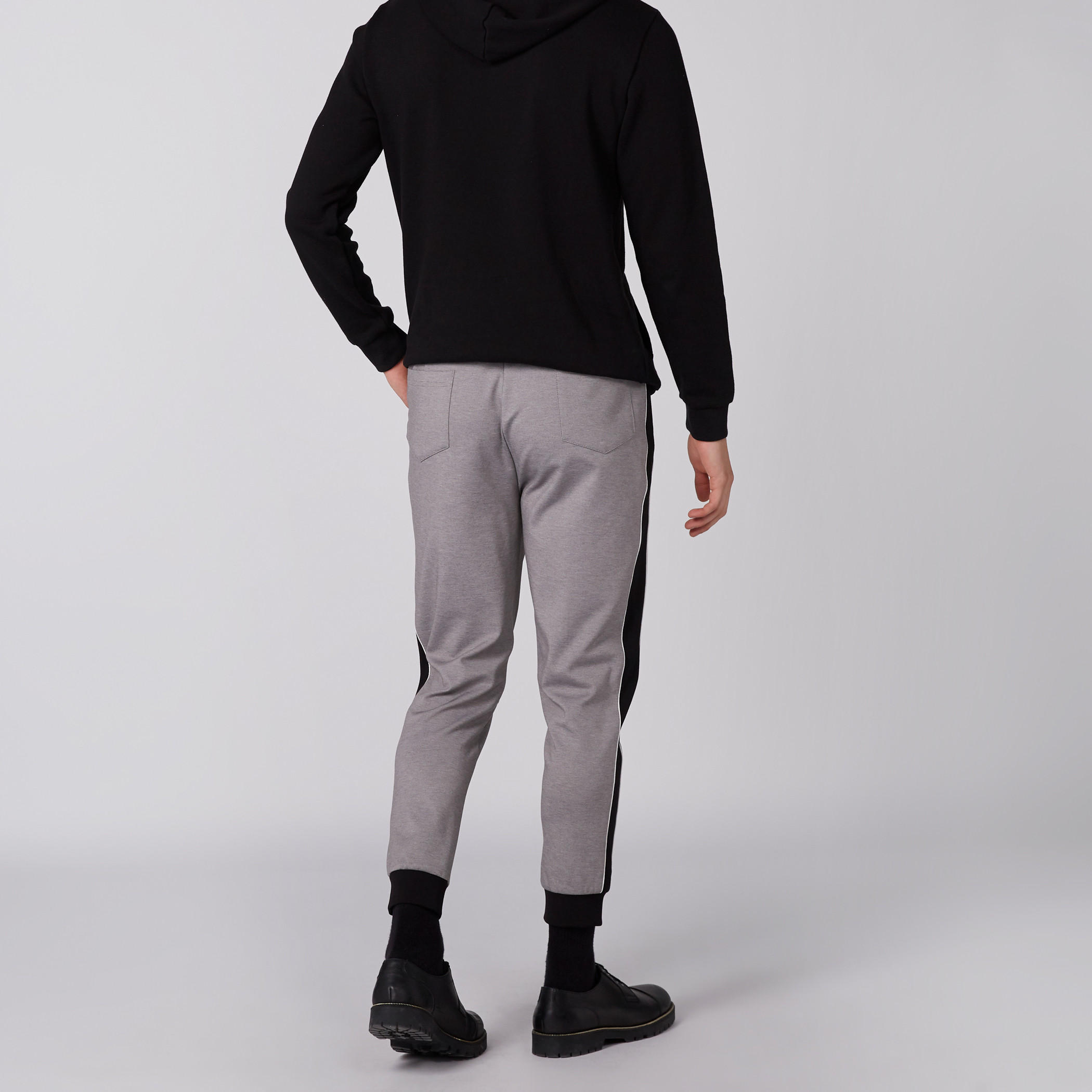بنطال رياضي برباط وجيوب-men-clothing-bottoms-joggers-image-5