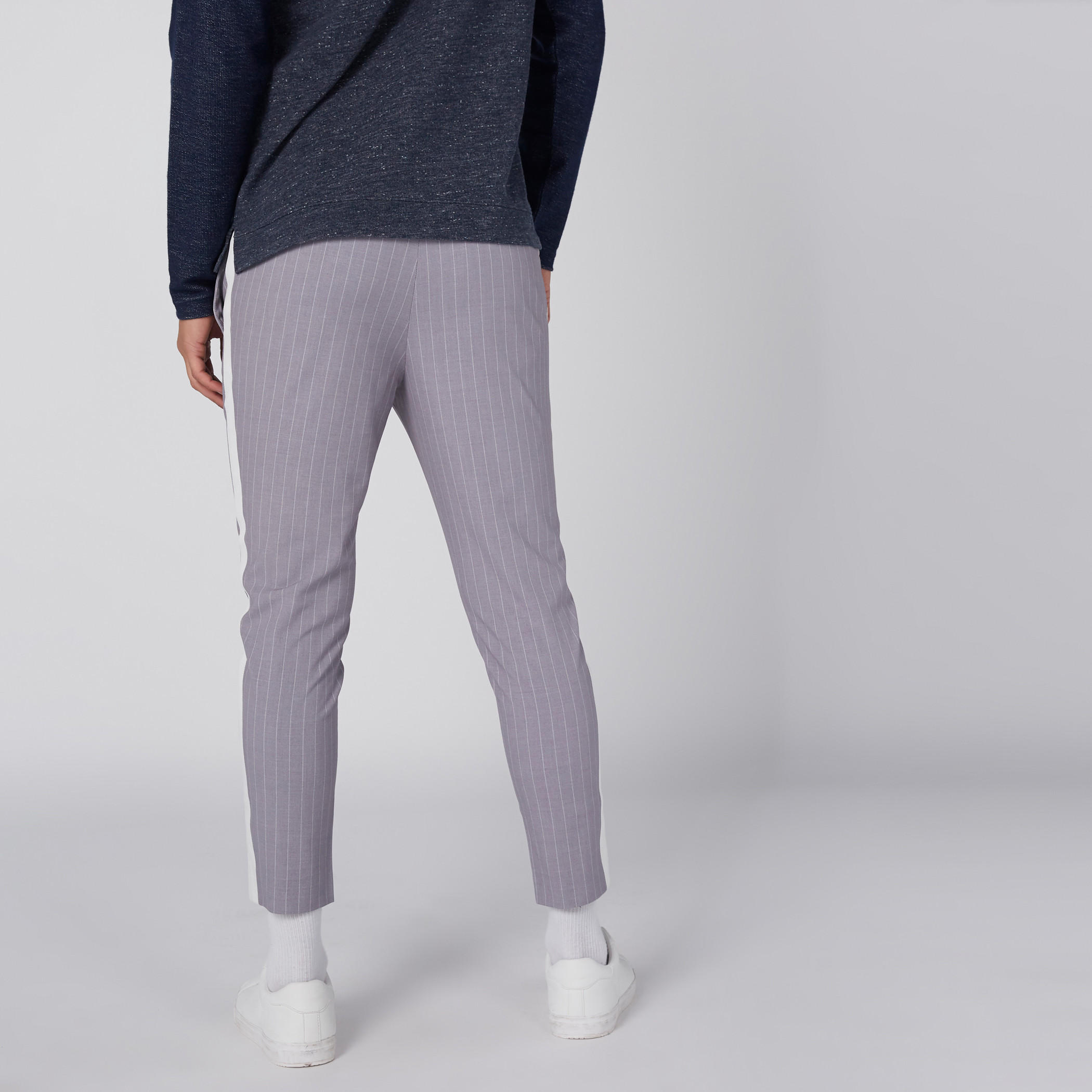 بنطال قصير مقلم بجيوب-men-clothing-bottoms-trousersandchinos-trousers-image-7