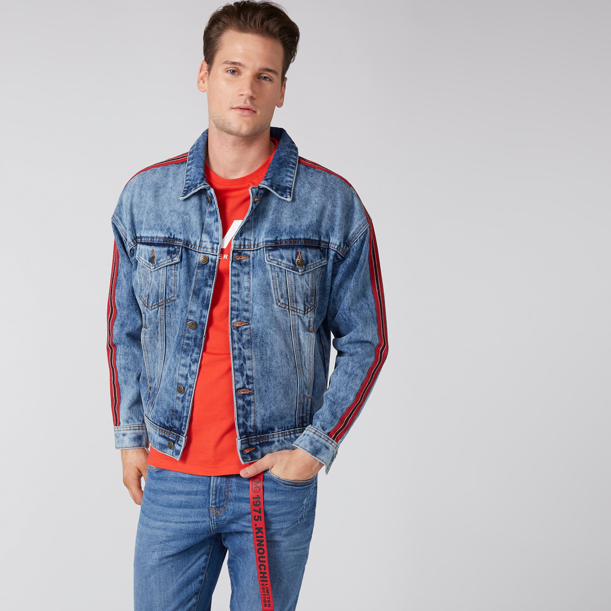 جاكيت دينم بأكمام طويلة وزر إغلاق-men-clothing-jacketsandblazers-jackets-image-2