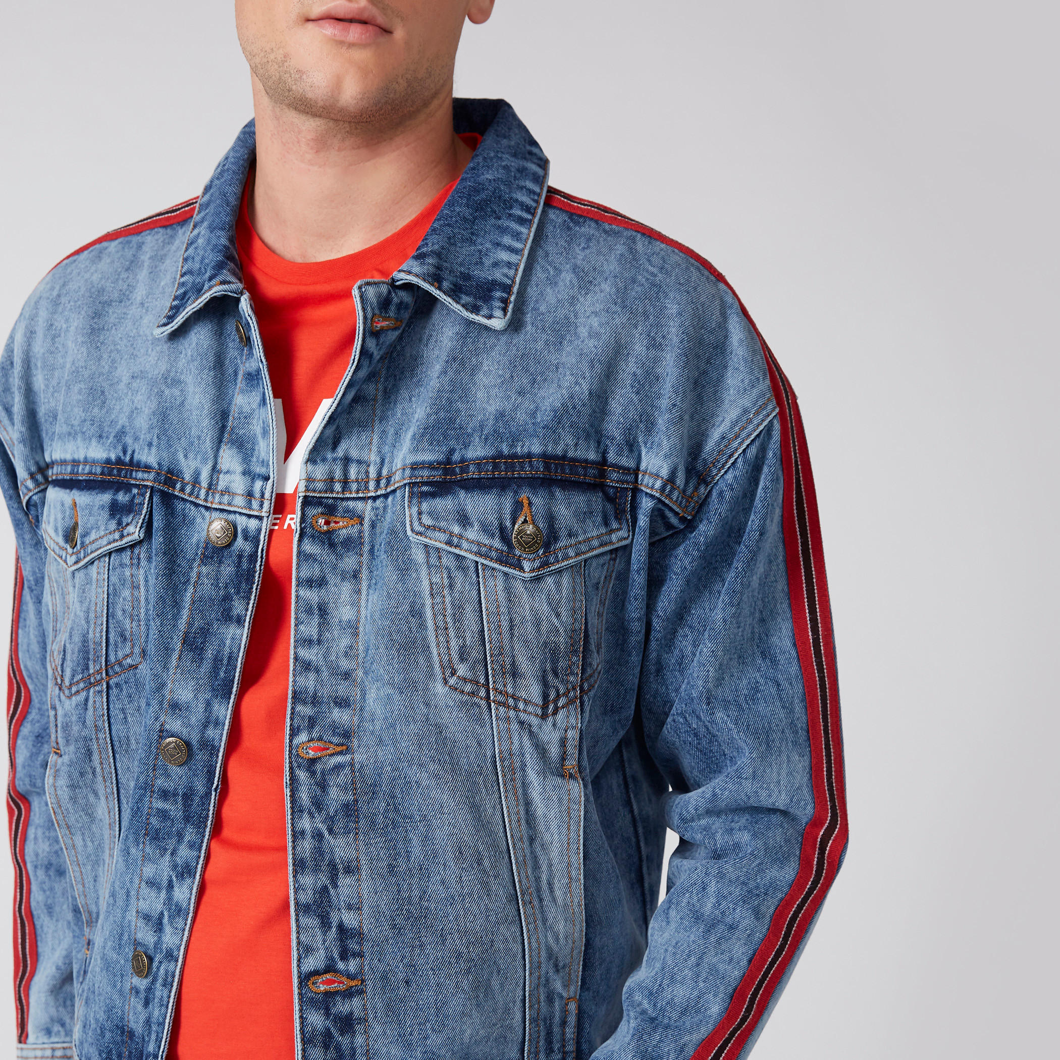 جاكيت دينم بأكمام طويلة وزر إغلاق-men-clothing-jacketsandblazers-jackets-image-3