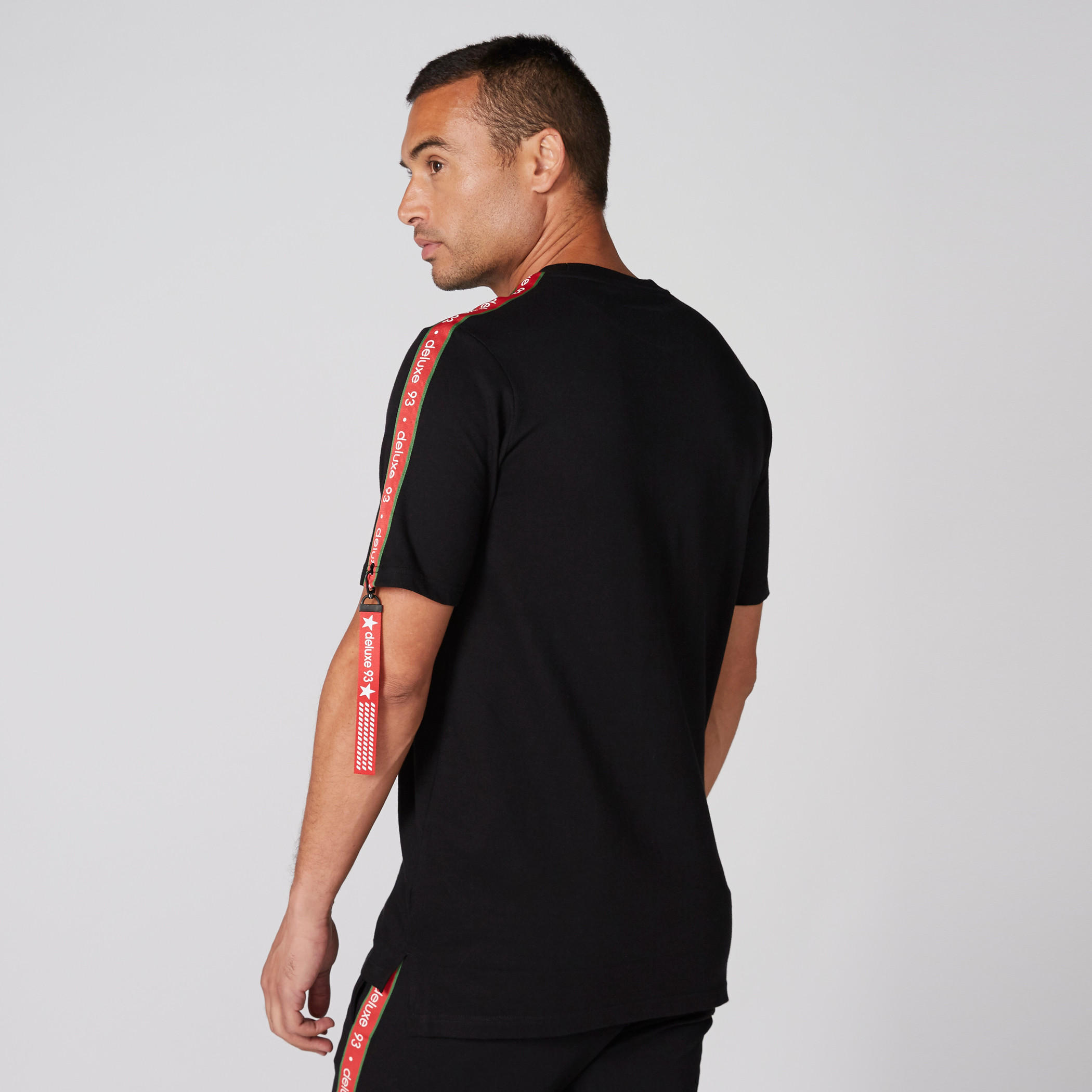 تيشيرت بياقة ضيّقة وأكمام قصيرة وطبعات-men-clothing-tshirtsandpolos-tshirts-image-2