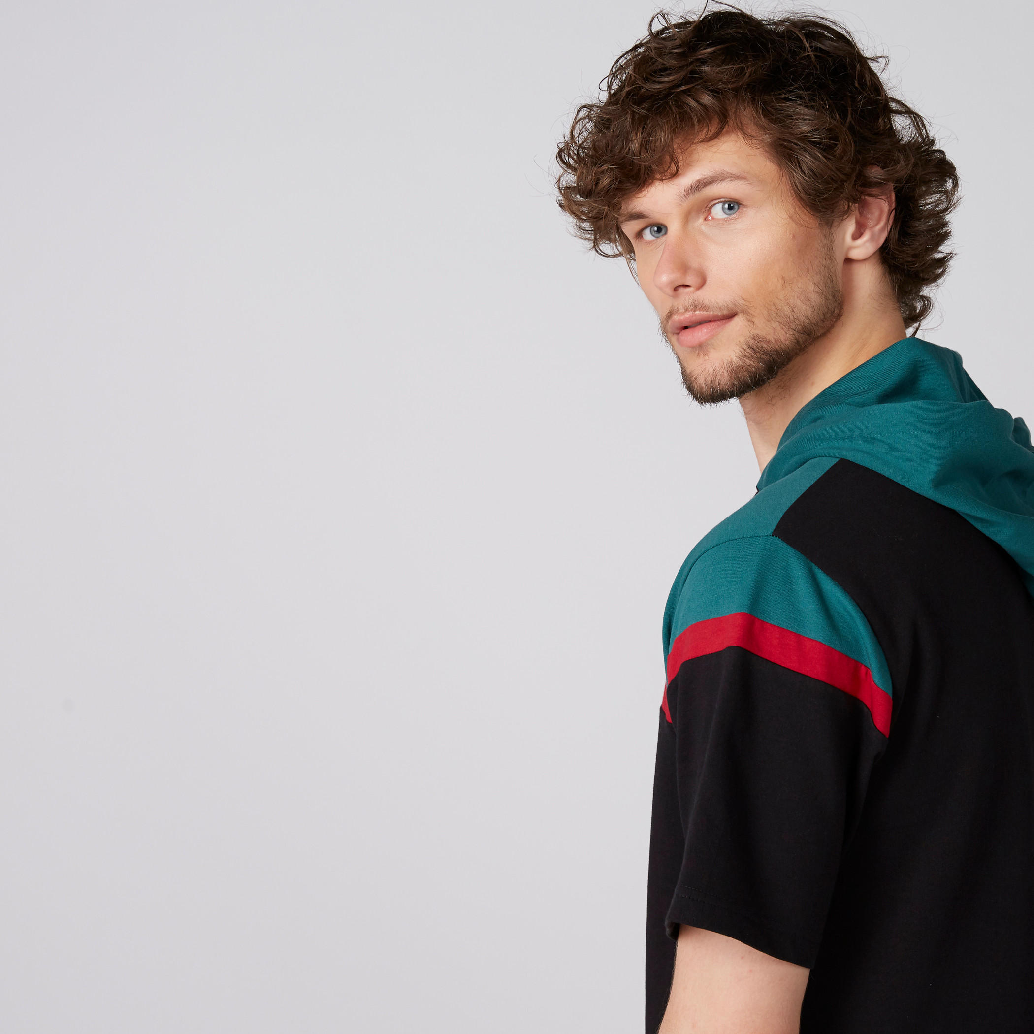 تيشيرت بأكمام قصيرة وقبعة ورباط-men-clothing-tshirtsandpolos-tshirts-image-1