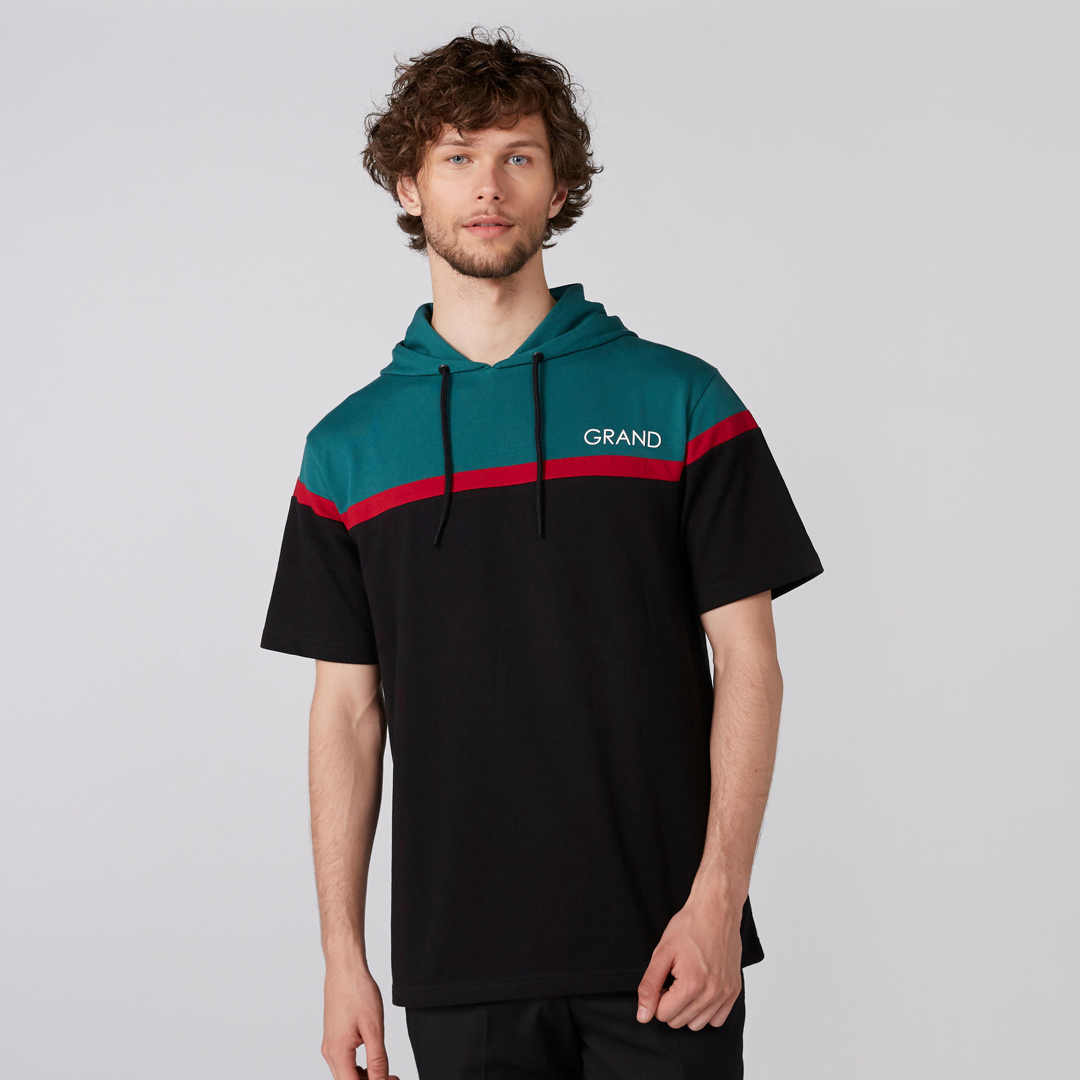 تيشيرت بأكمام قصيرة وقبعة ورباط-men-clothing-tshirtsandpolos-tshirts-image-2