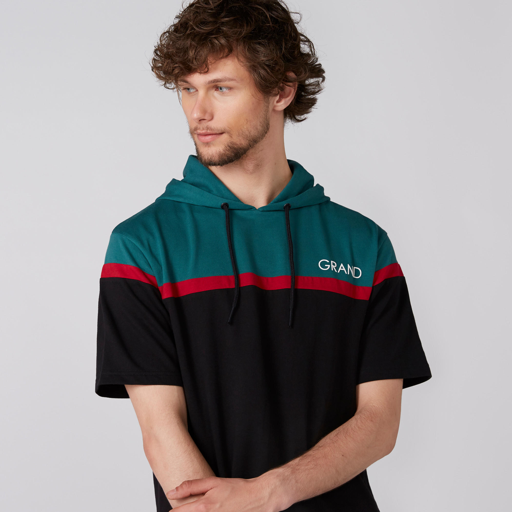 تيشيرت بأكمام قصيرة وقبعة ورباط-men-clothing-tshirtsandpolos-tshirts-image-3