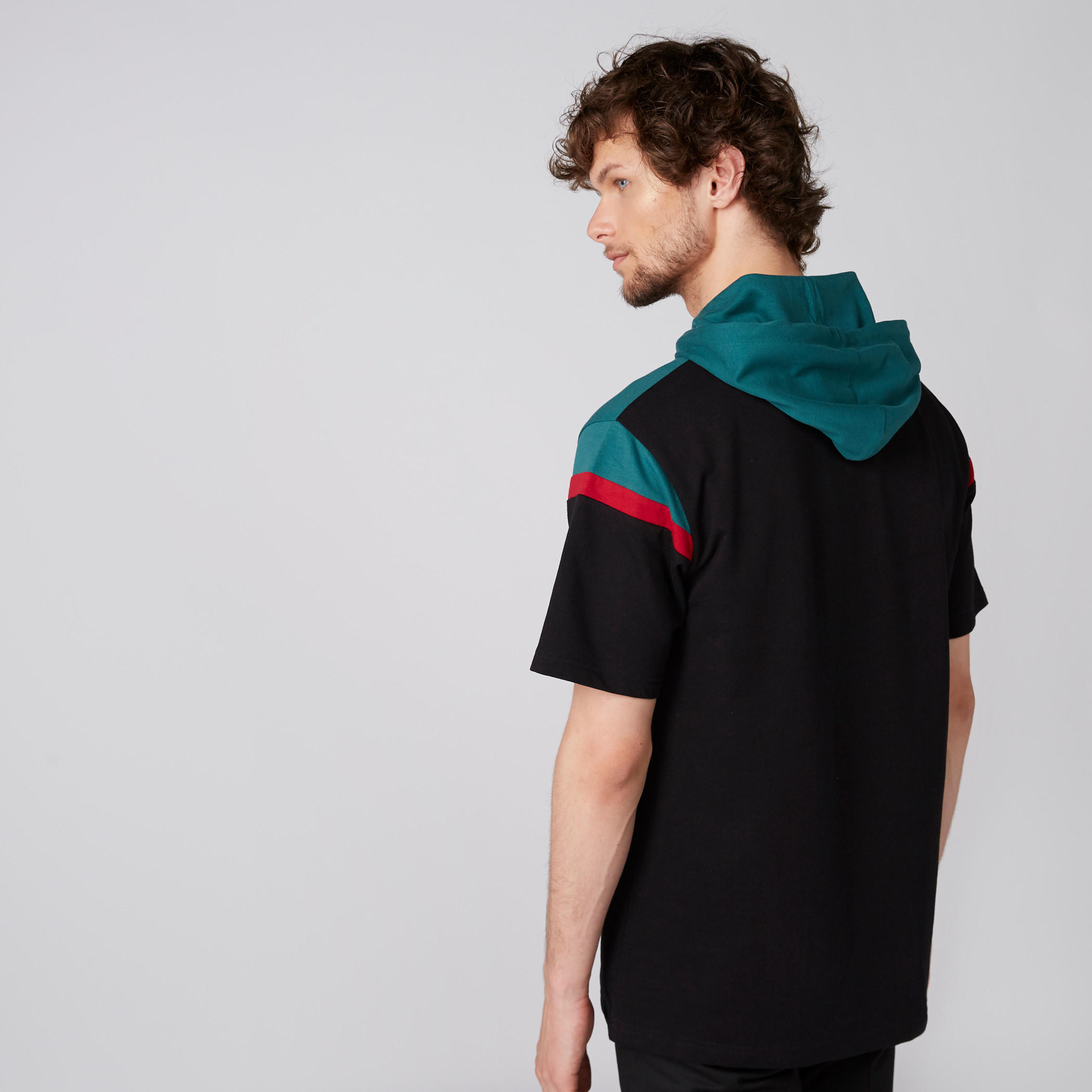 تيشيرت بأكمام قصيرة وقبعة ورباط-men-clothing-tshirtsandpolos-tshirts-image-4