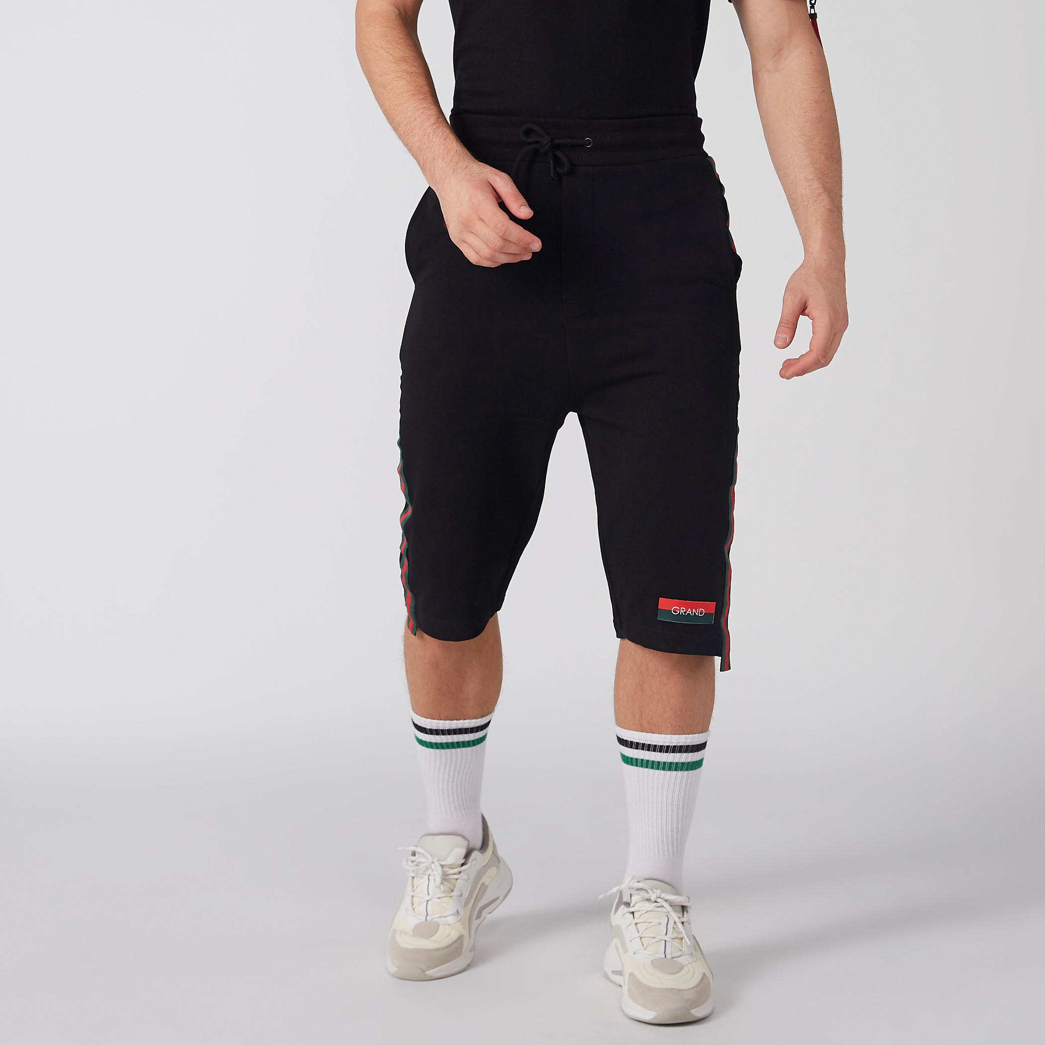 شورت بخصر مطّاطي وجيوب وطبعات-men-clothing-bottoms-shorts-image-1