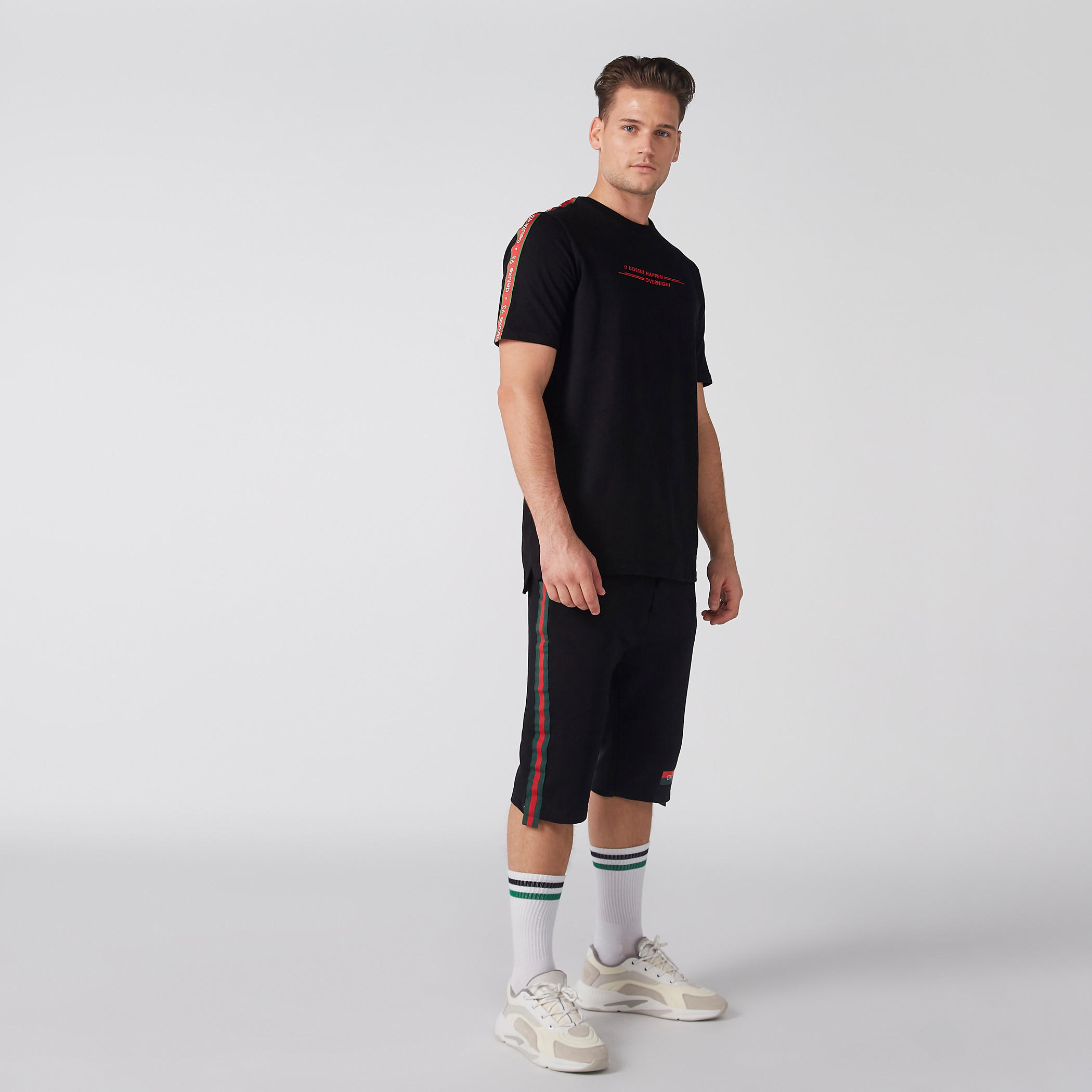 شورت بخصر مطّاطي وجيوب وطبعات-men-clothing-bottoms-shorts-image-2