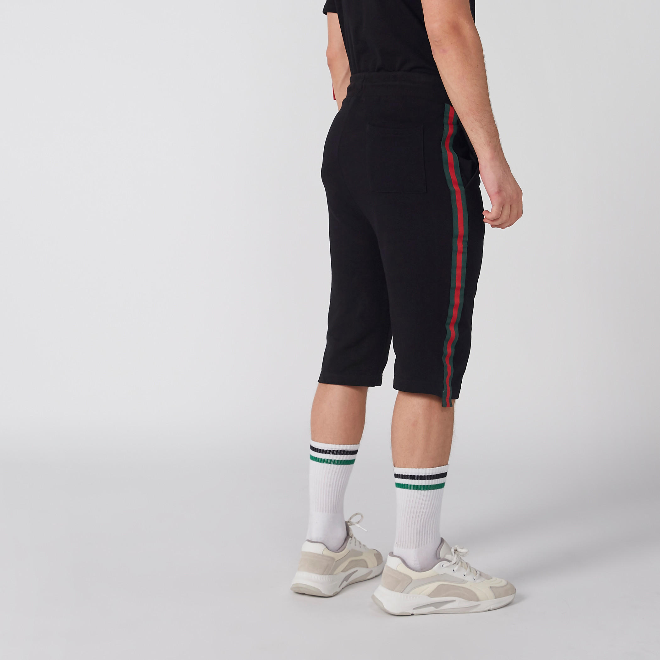 شورت بخصر مطّاطي وجيوب وطبعات-men-clothing-bottoms-shorts-image-5