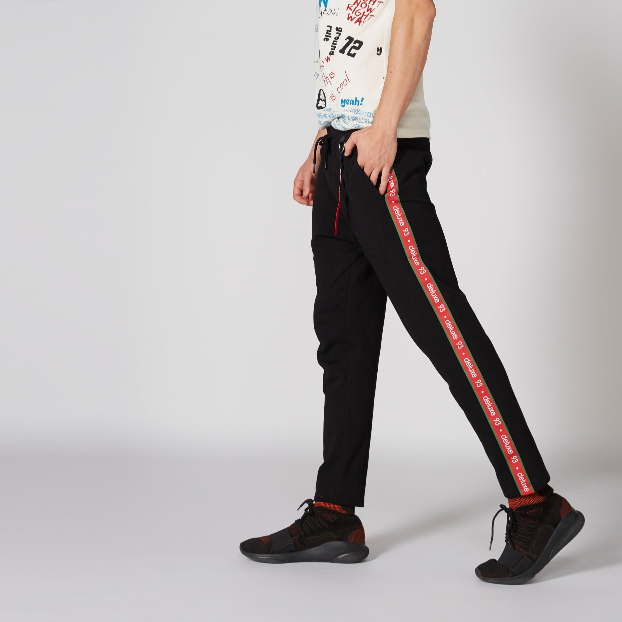 بنطال طويل بخصر مطاطي وجيوب-men-clothing-bottoms-trousersandchinos-trousers-image-1