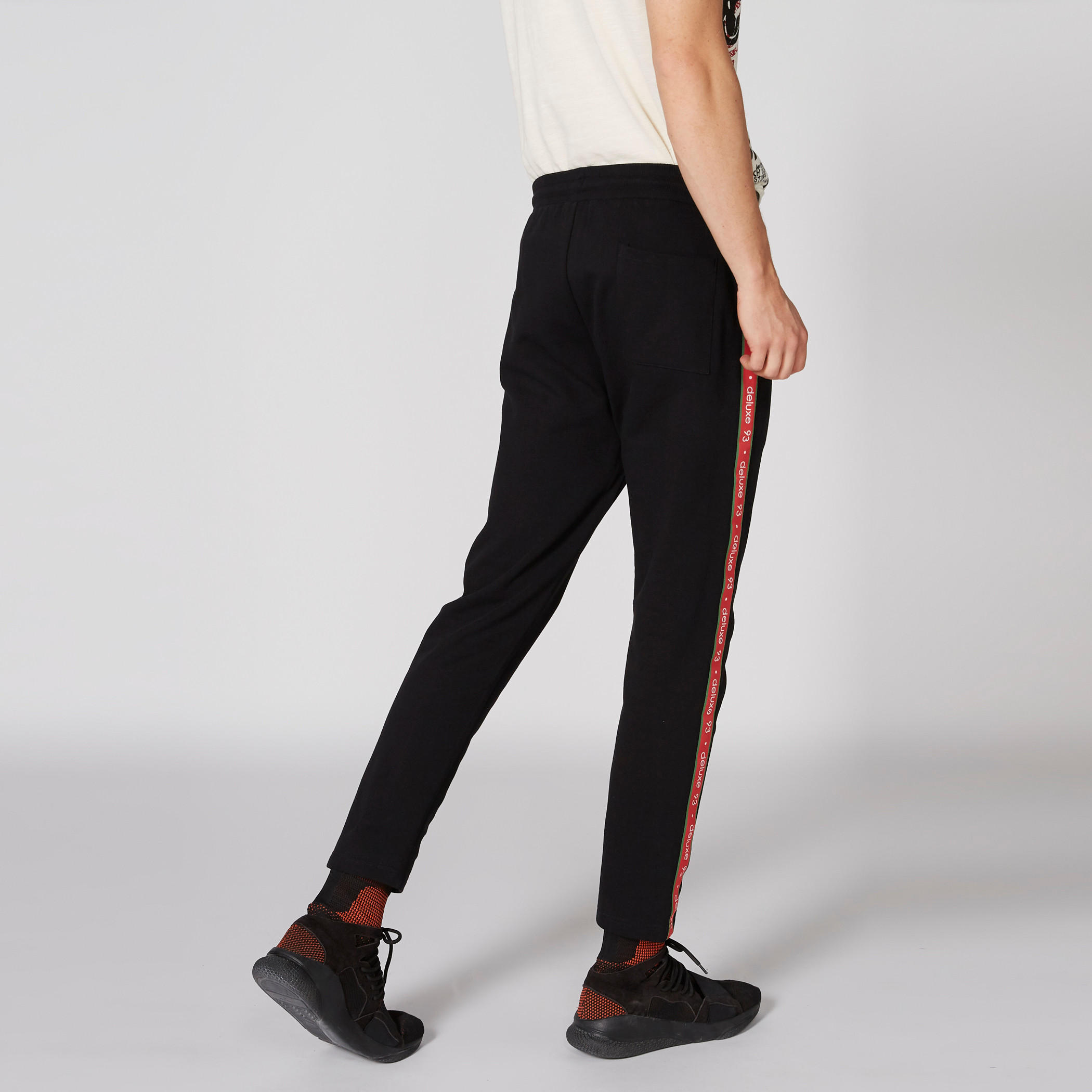 بنطال طويل بخصر مطاطي وجيوب-men-clothing-bottoms-trousersandchinos-trousers-image-2
