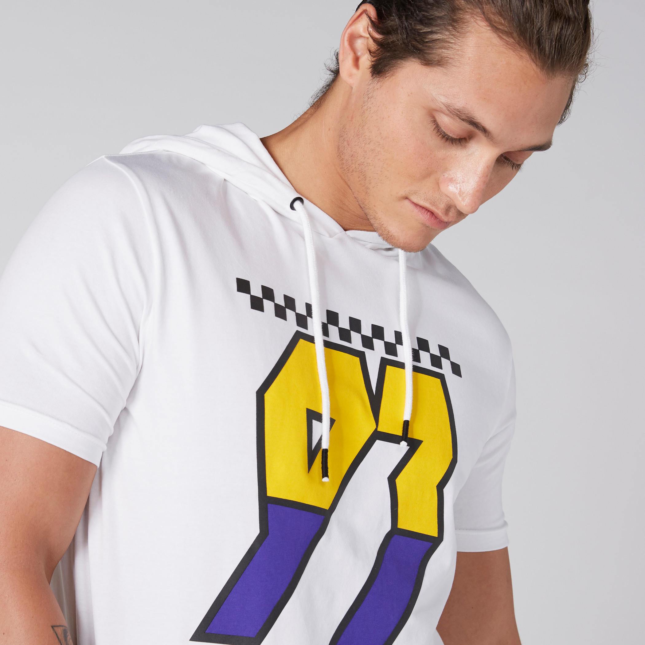تيشيرت بطبعات وأكمام قصيرة وقبعة-men-clothing-tshirtsandpolos-tshirts-image-2