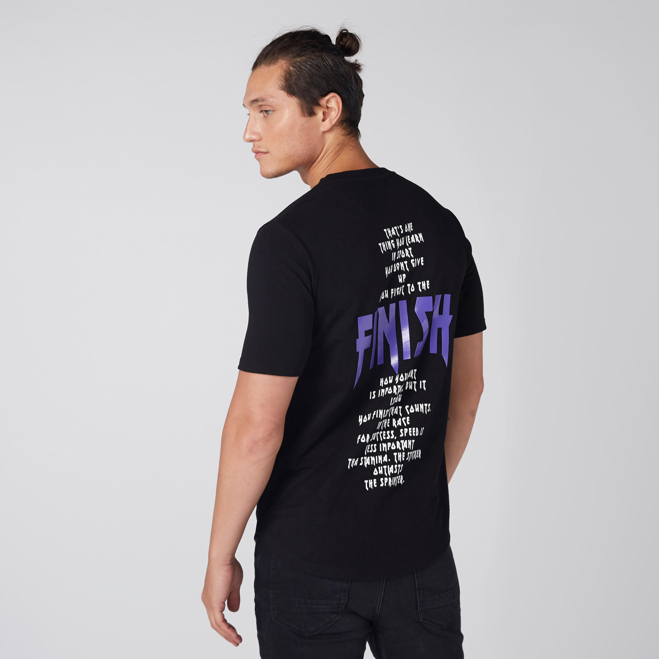 تيشيرت بنقش مطبوع مع ياقة دائرية وأكمام قصيرة-men-clothing-tshirtsandpolos-tshirts-image-3