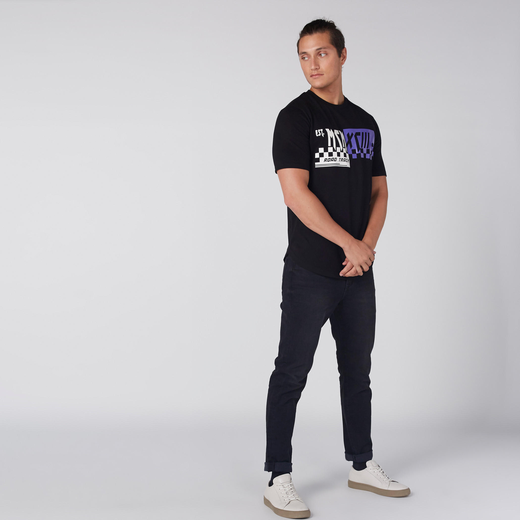 تيشيرت بنقش مطبوع مع ياقة دائرية وأكمام قصيرة-men-clothing-tshirtsandpolos-tshirts-image-4