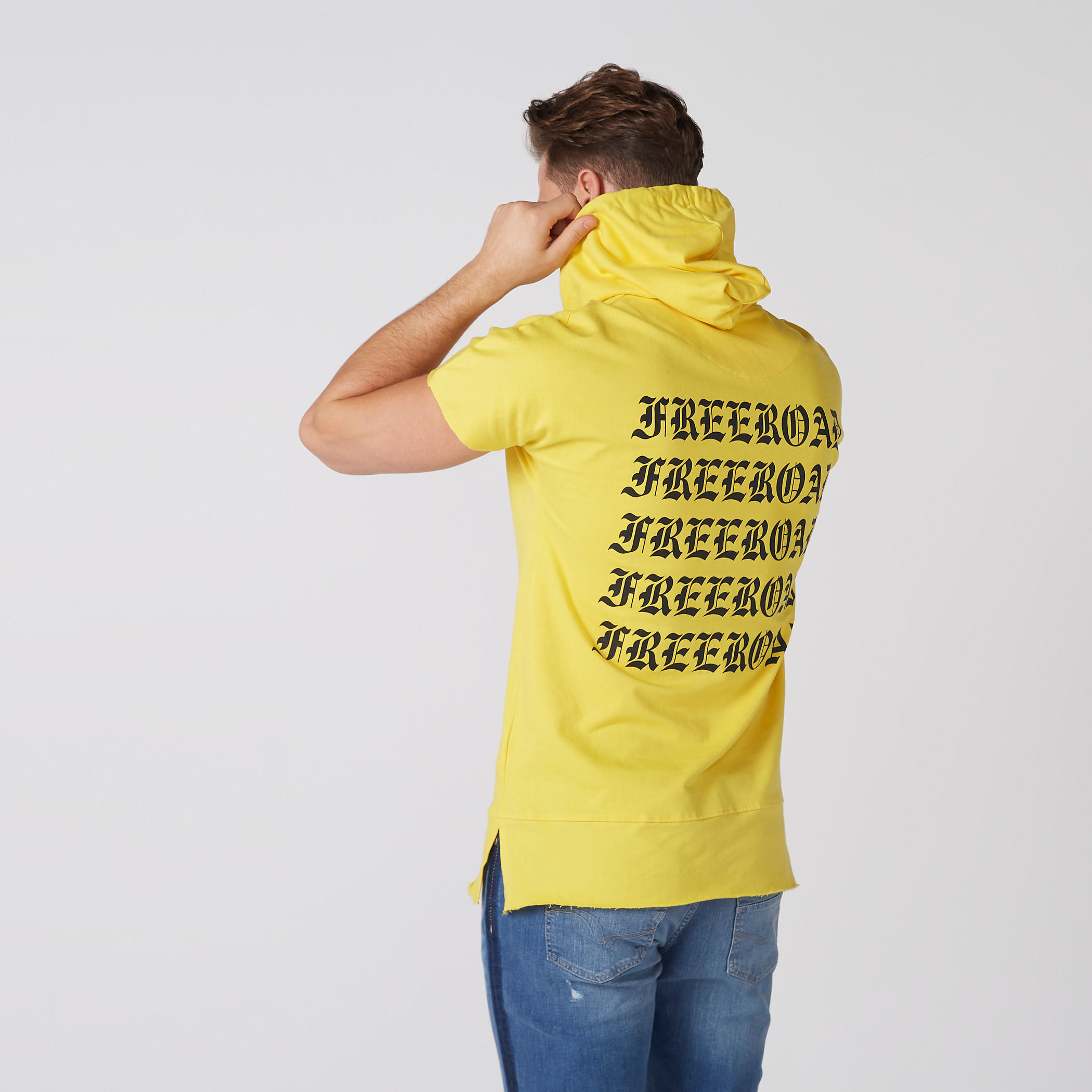 تيشيرت بطبعات وأكمام قصيرة ورباط-men-clothing-tshirtsandpolos-tshirts-image-5