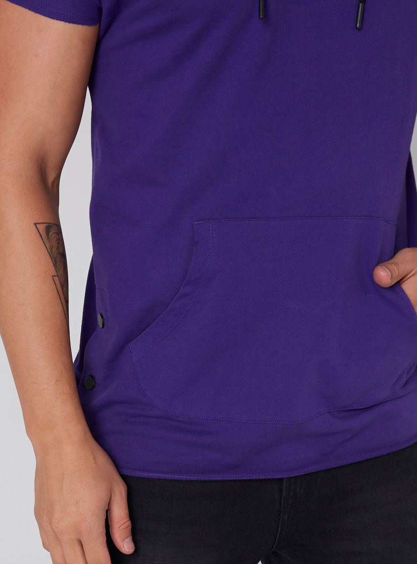 تيشيرت بأكمام قصيرة وجيوب كانجروا وقبعة-men-clothing-tshirtsandpolos-tshirts-image-2