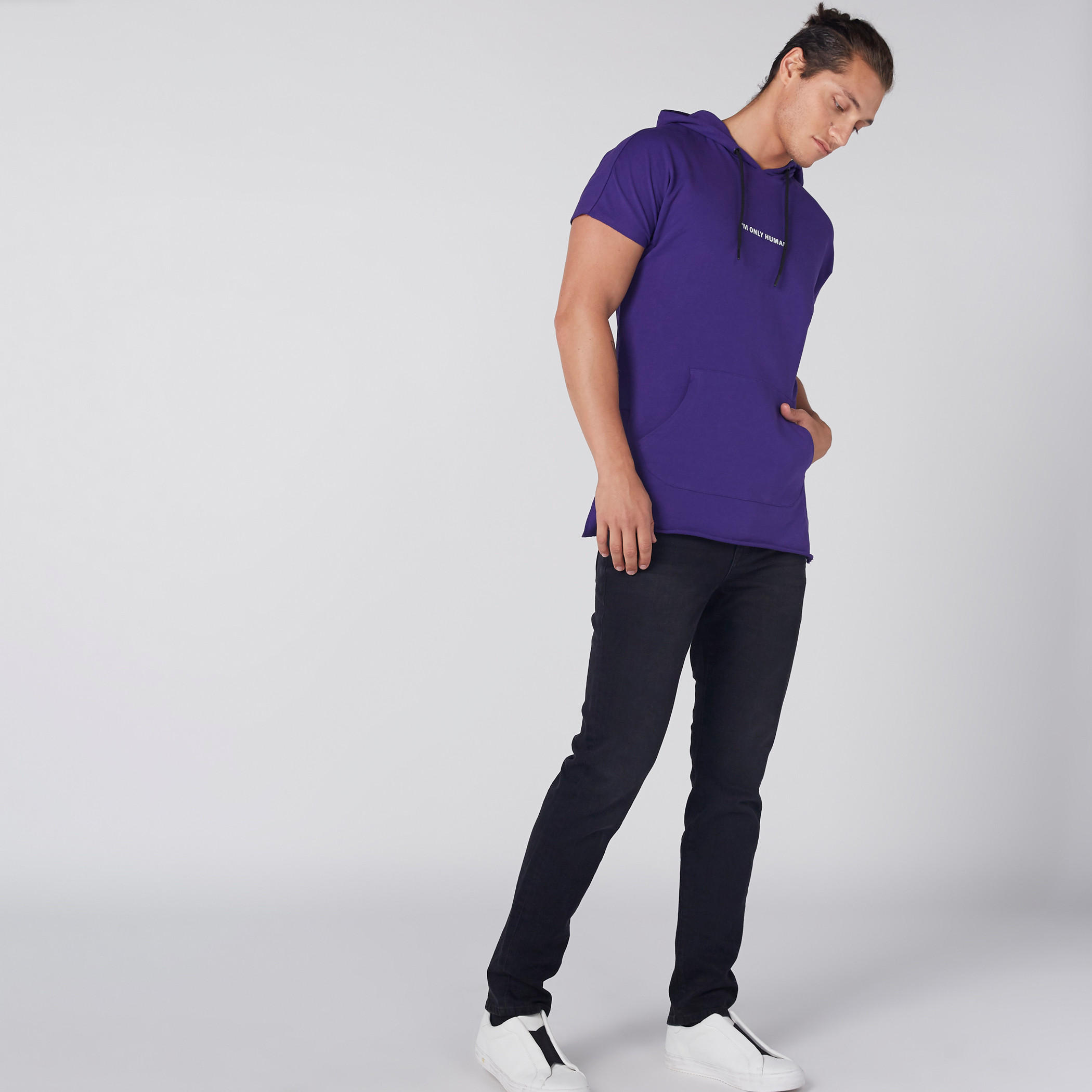 تيشيرت بأكمام قصيرة وجيوب كانجروا وقبعة-men-clothing-tshirtsandpolos-tshirts-image-5