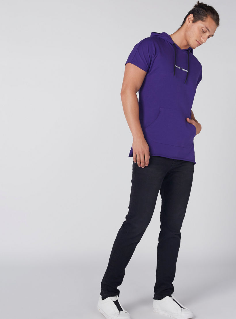 تيشيرت بأكمام قصيرة وجيوب كانجروا وقبعة-men-clothing-tshirtsandpolos-tshirts-image-5