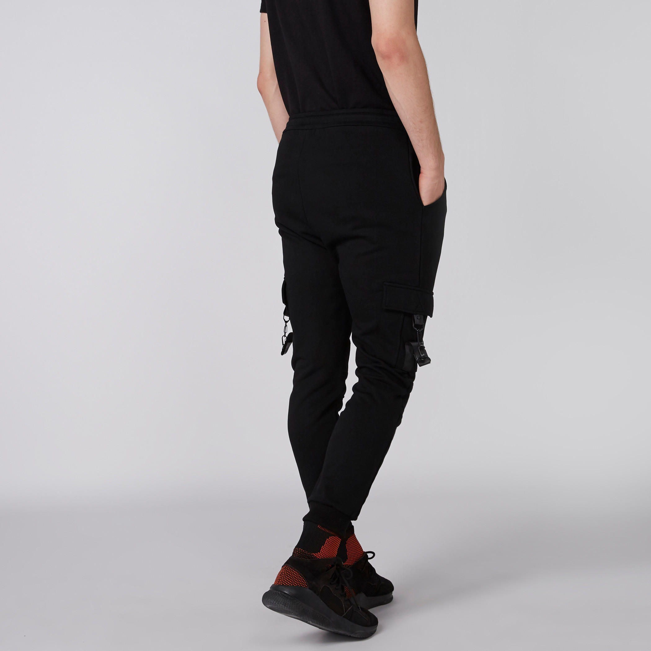 بنطال رياضي طويل بخصر مطّاطي وجيوب-men-clothing-bottoms-joggers-image-3
