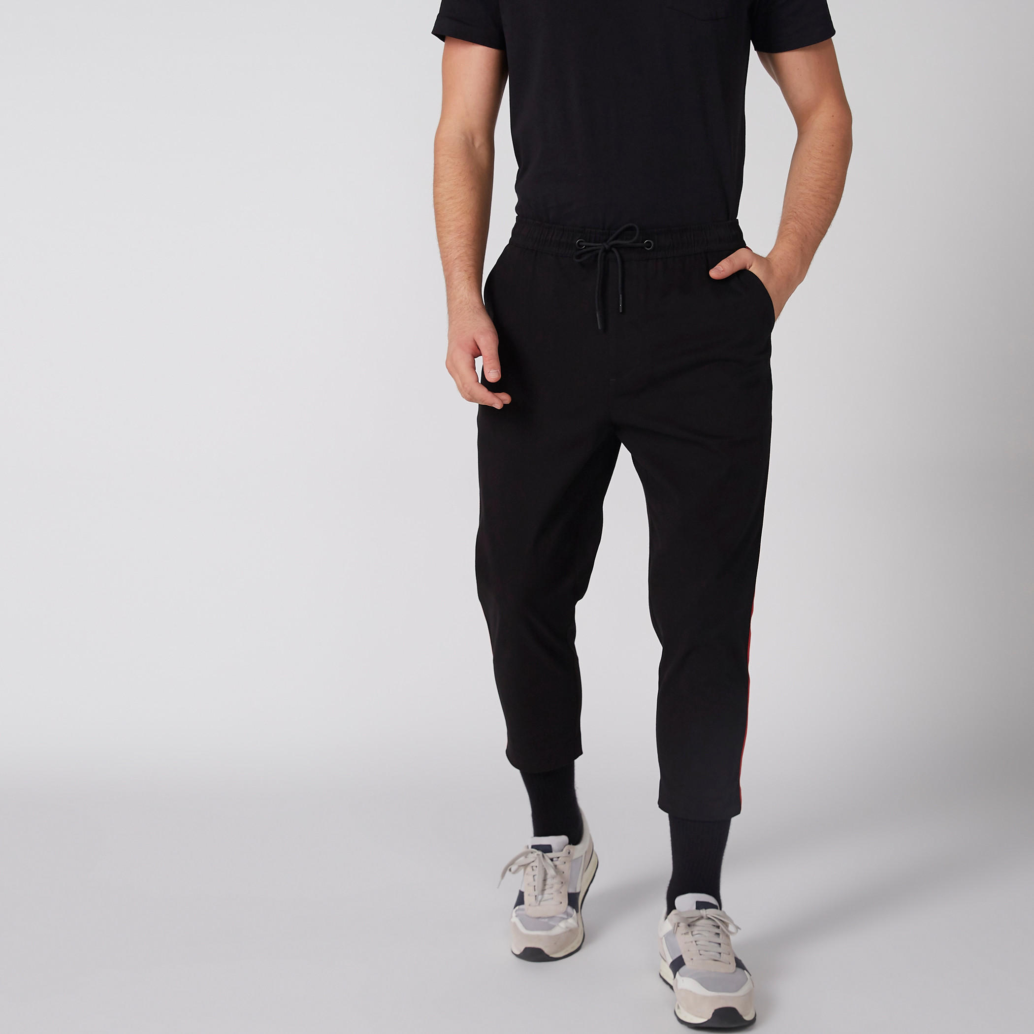 بنطال بخصر مطّاطي وجيوب-men-clothing-bottoms-trousersandchinos-trousers-image-1