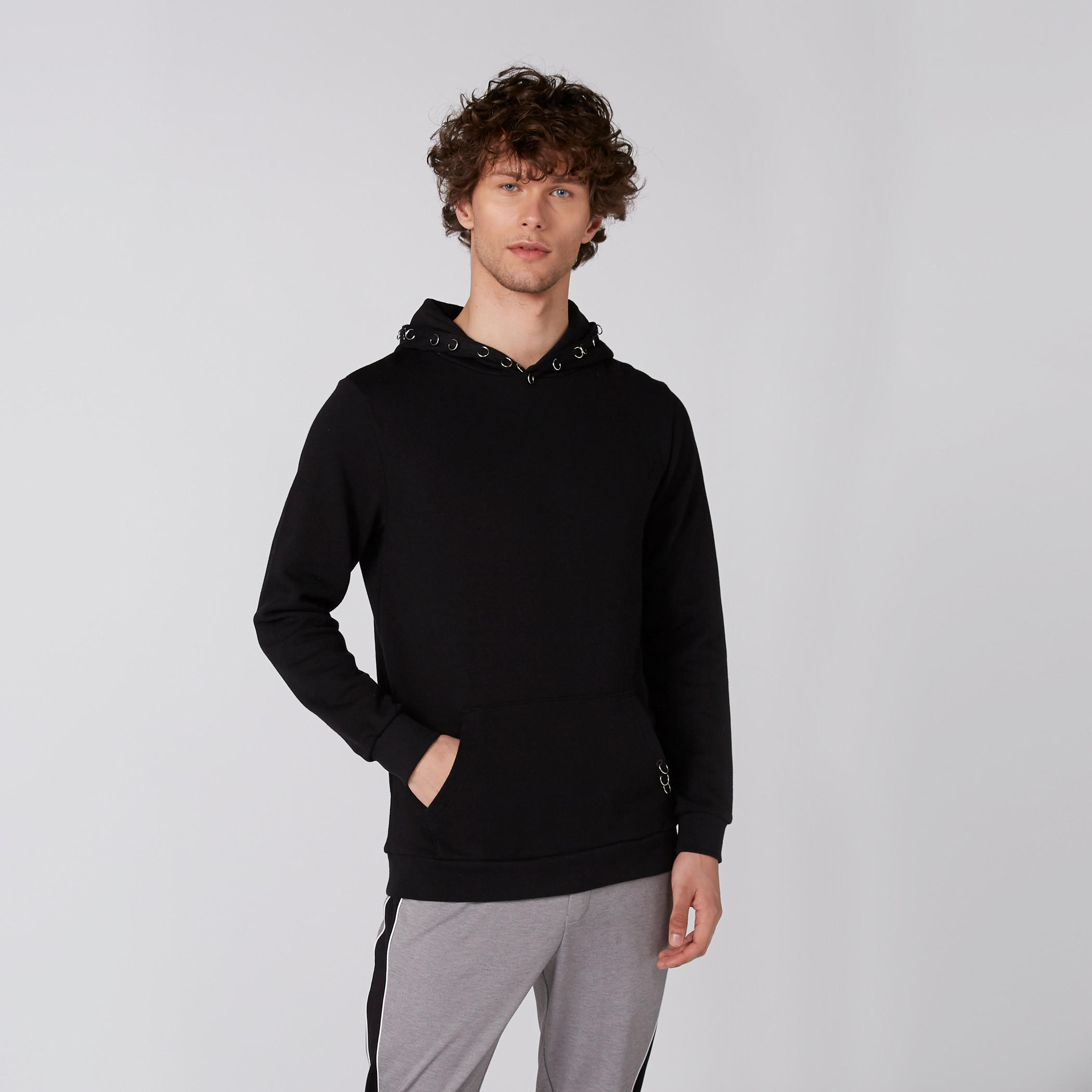 سويت شيرت بتزيينات وأكمام طويلة وقبعة-men-winterwear-hoodiesandsweatshirts-image-2